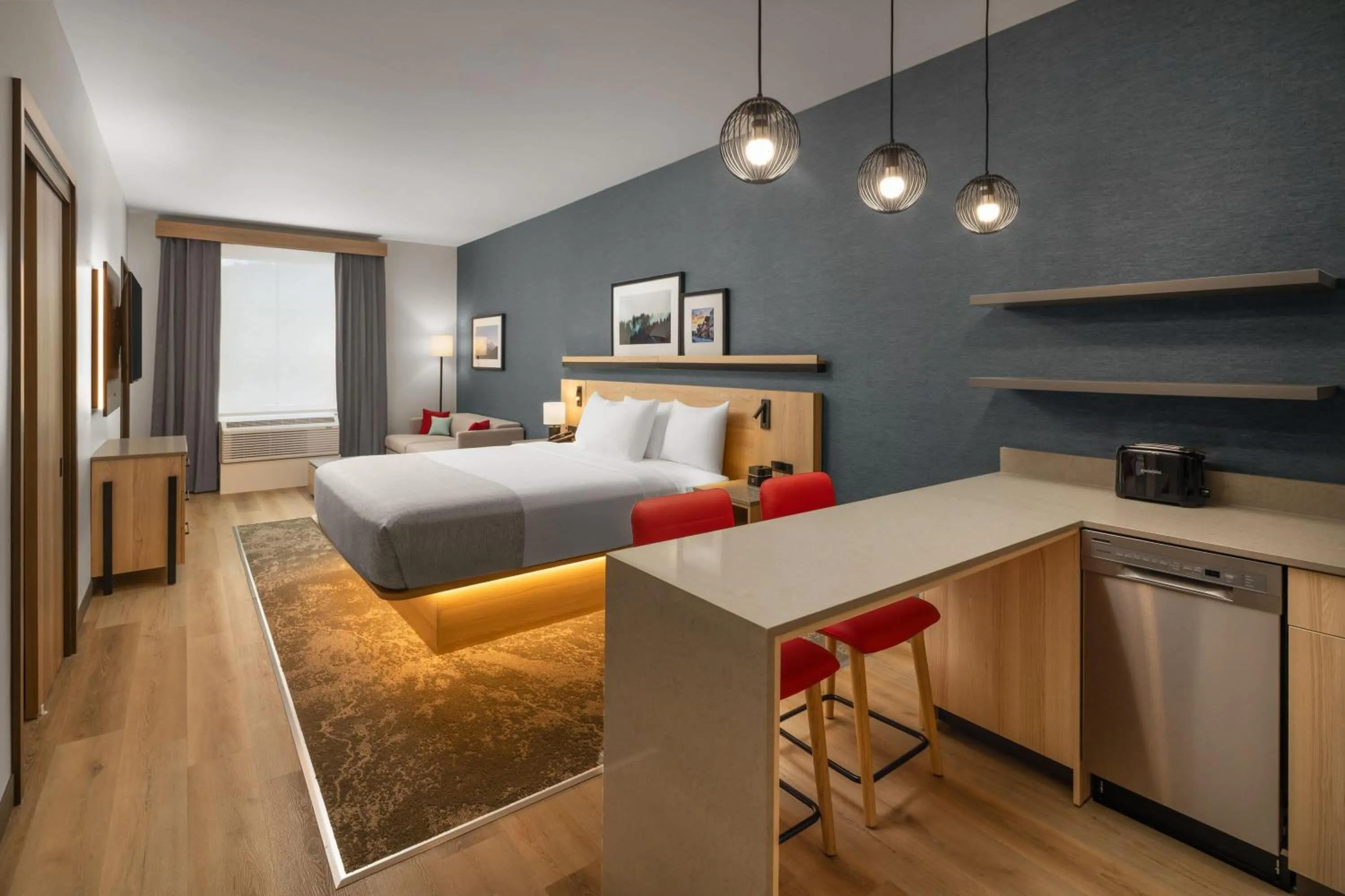Photo of the whole room, Bed in Hawthorn Extended Stay by Wyndham Leavenworth