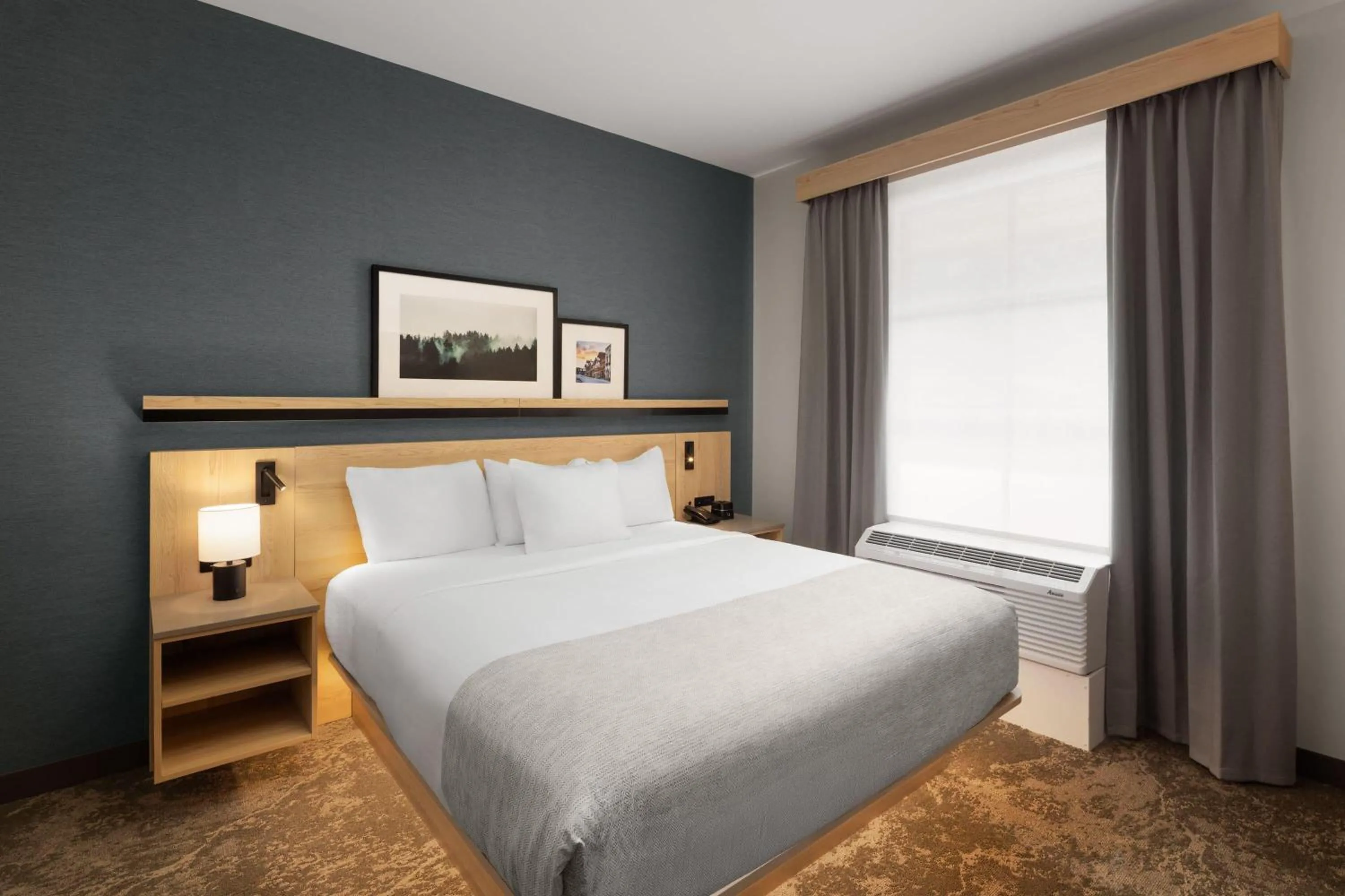 Photo of the whole room, Bed in Hawthorn Extended Stay by Wyndham Leavenworth