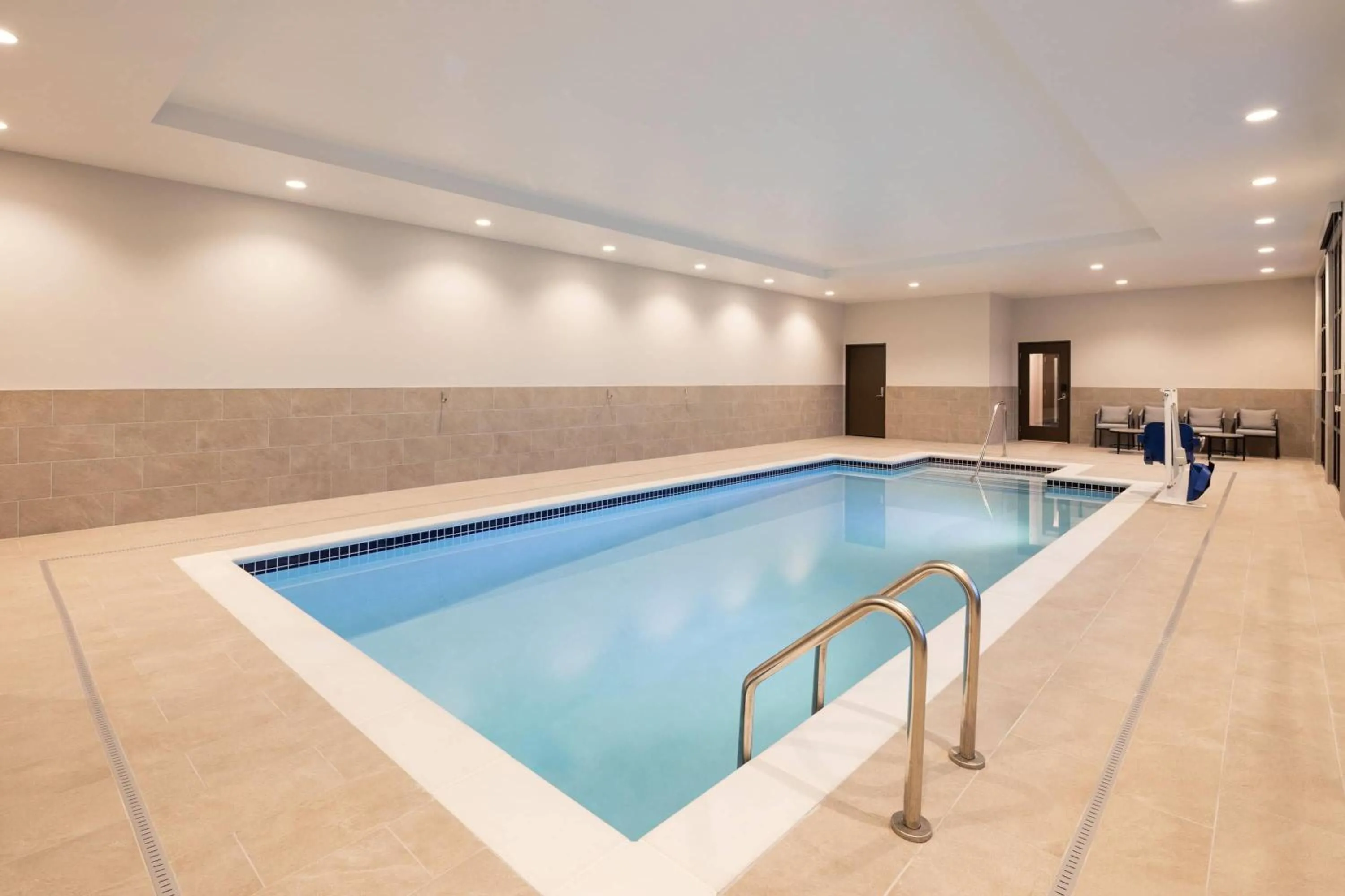 Swimming pool in Hawthorn Extended Stay by Wyndham Leavenworth