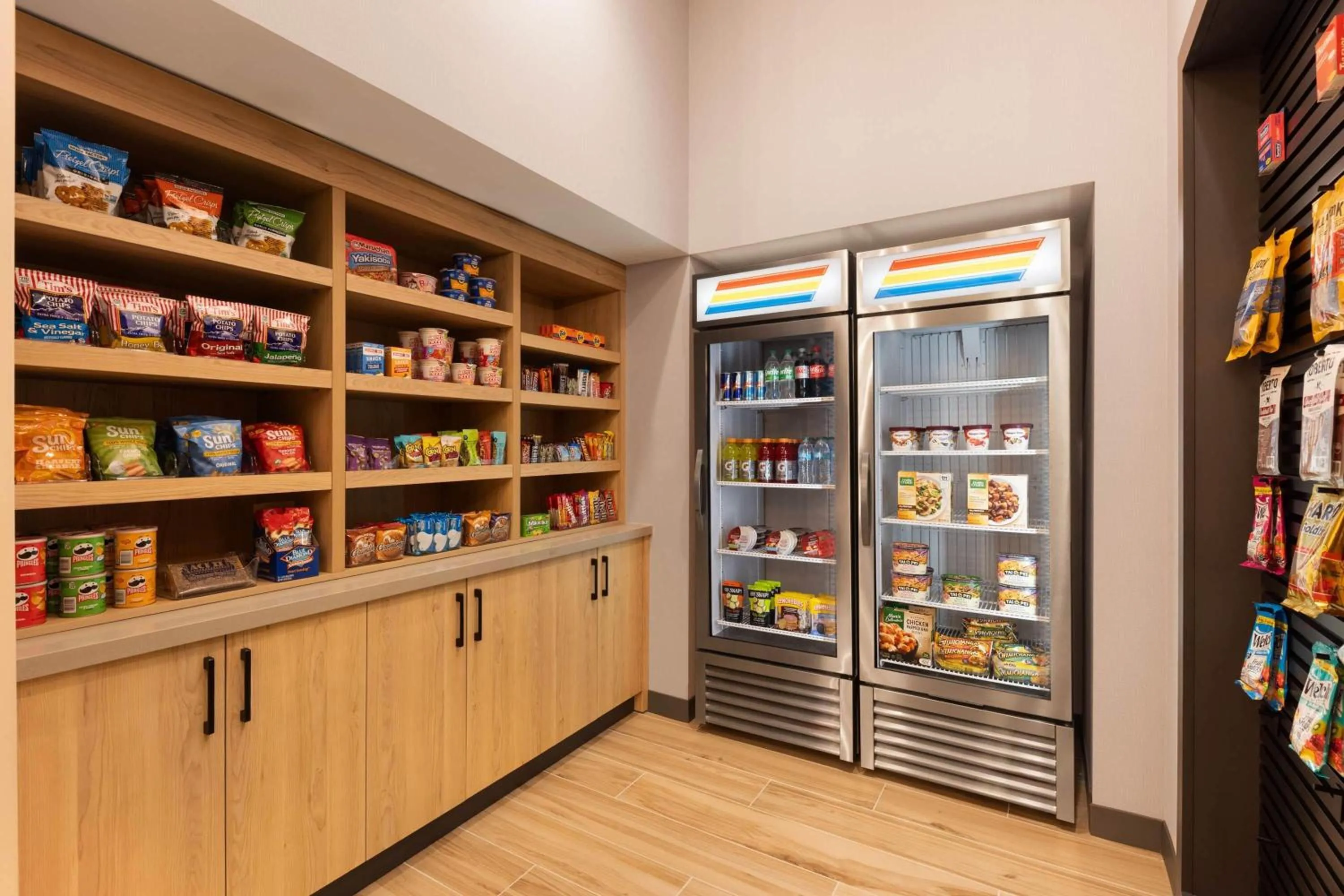 Food and drinks in Hawthorn Extended Stay by Wyndham Leavenworth