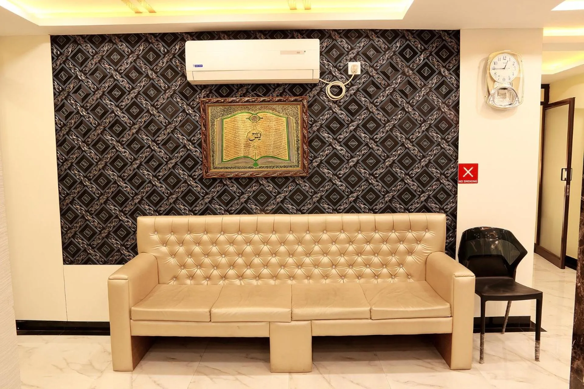 Lobby or reception in Hotel O by OYO Paradise Guest House