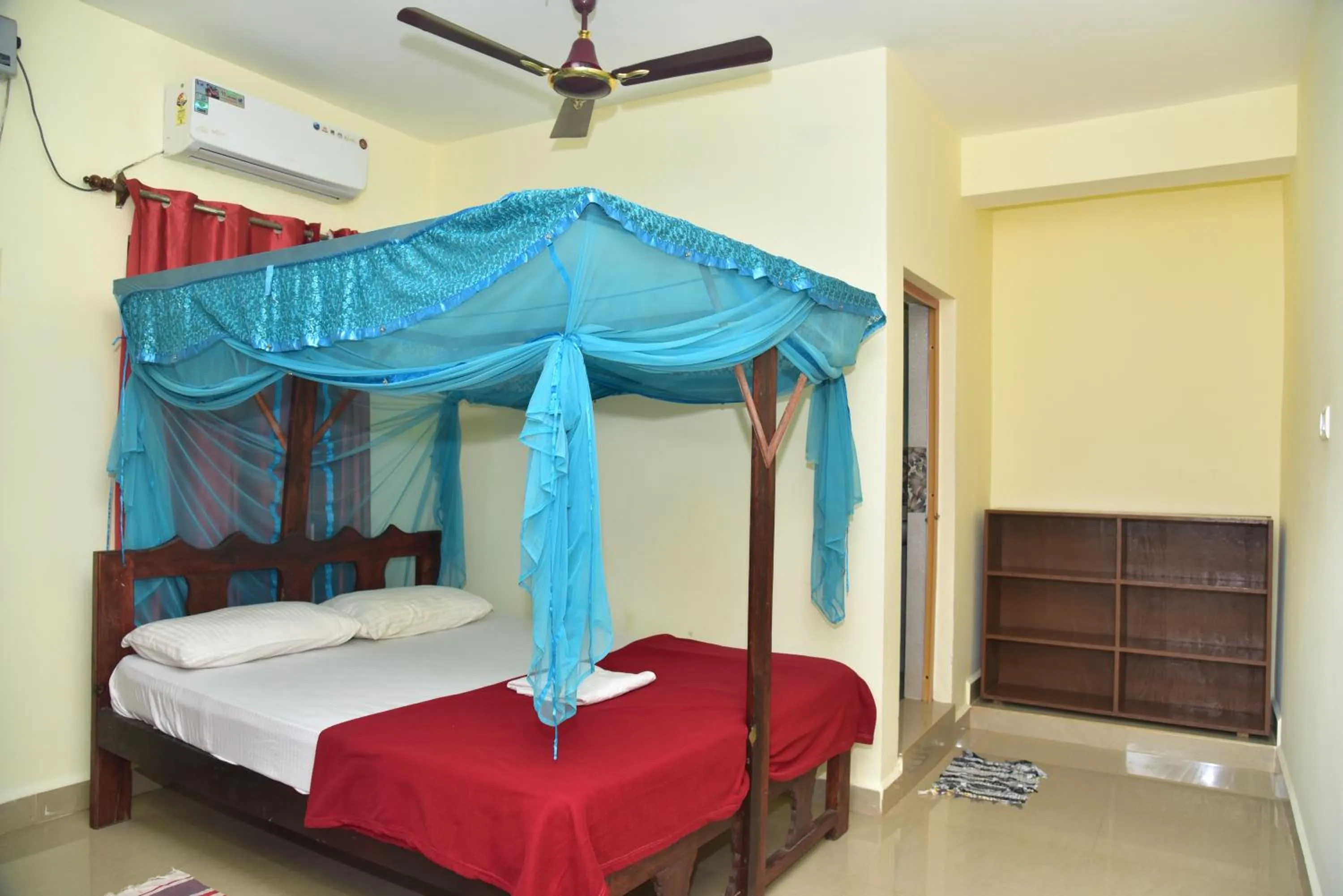 Double Room with Balcony (2 Adults + 1 Child) in Jardim a Mar