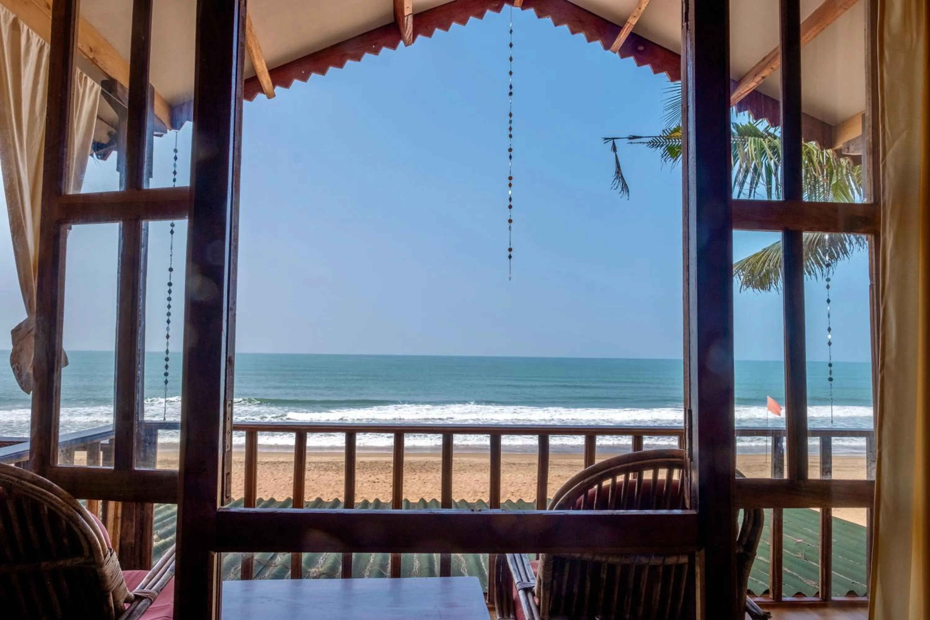 Rooftop Beachfront Hut in Jardim a Mar