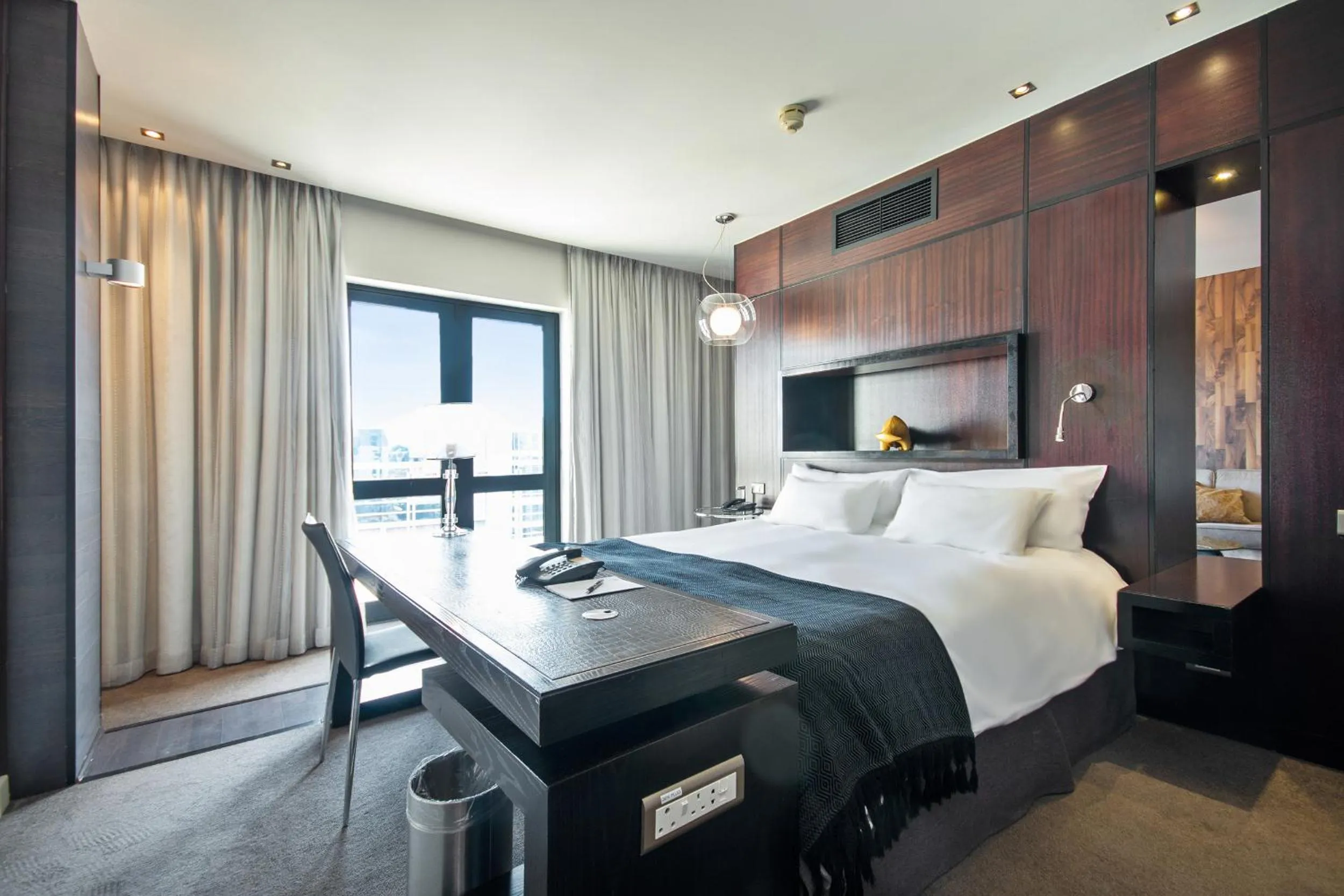 Bedroom, Bed in Colosseum Hotel