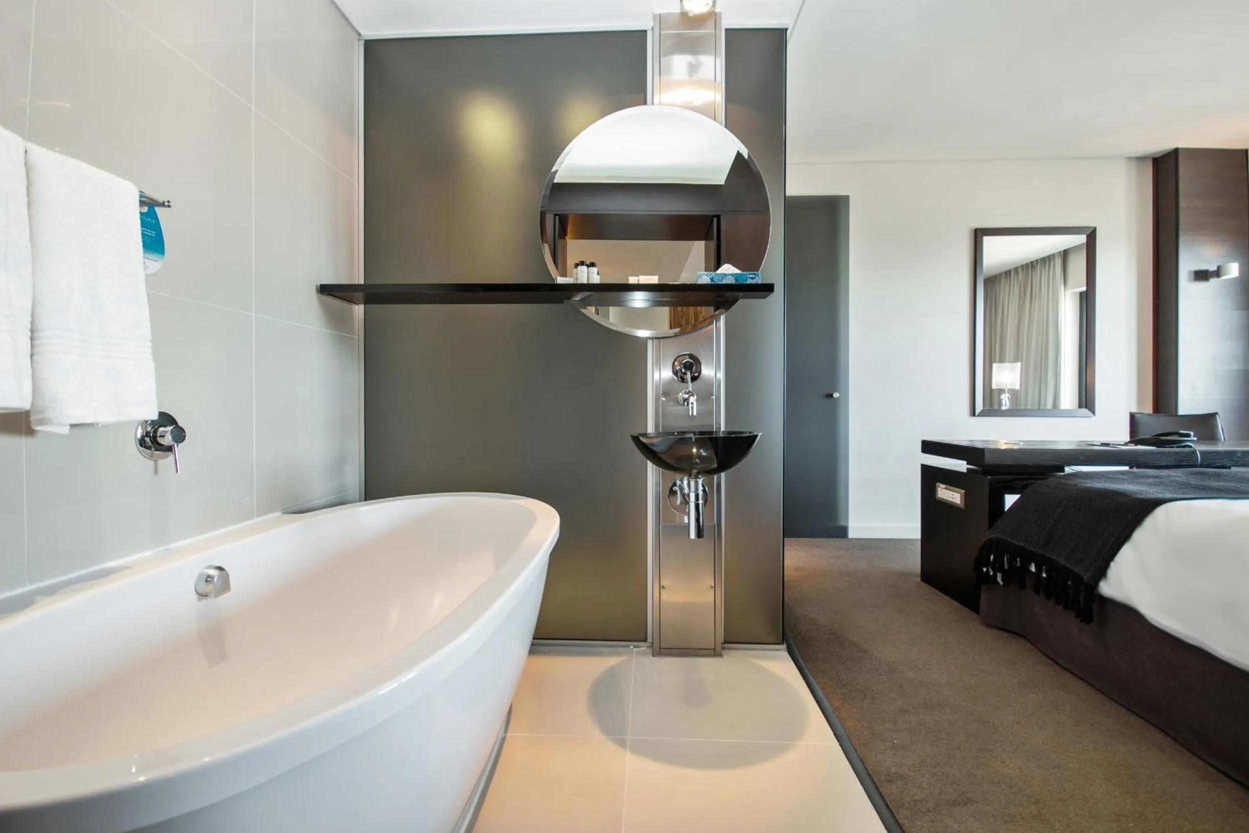 Bathroom, Bed in Colosseum Hotel