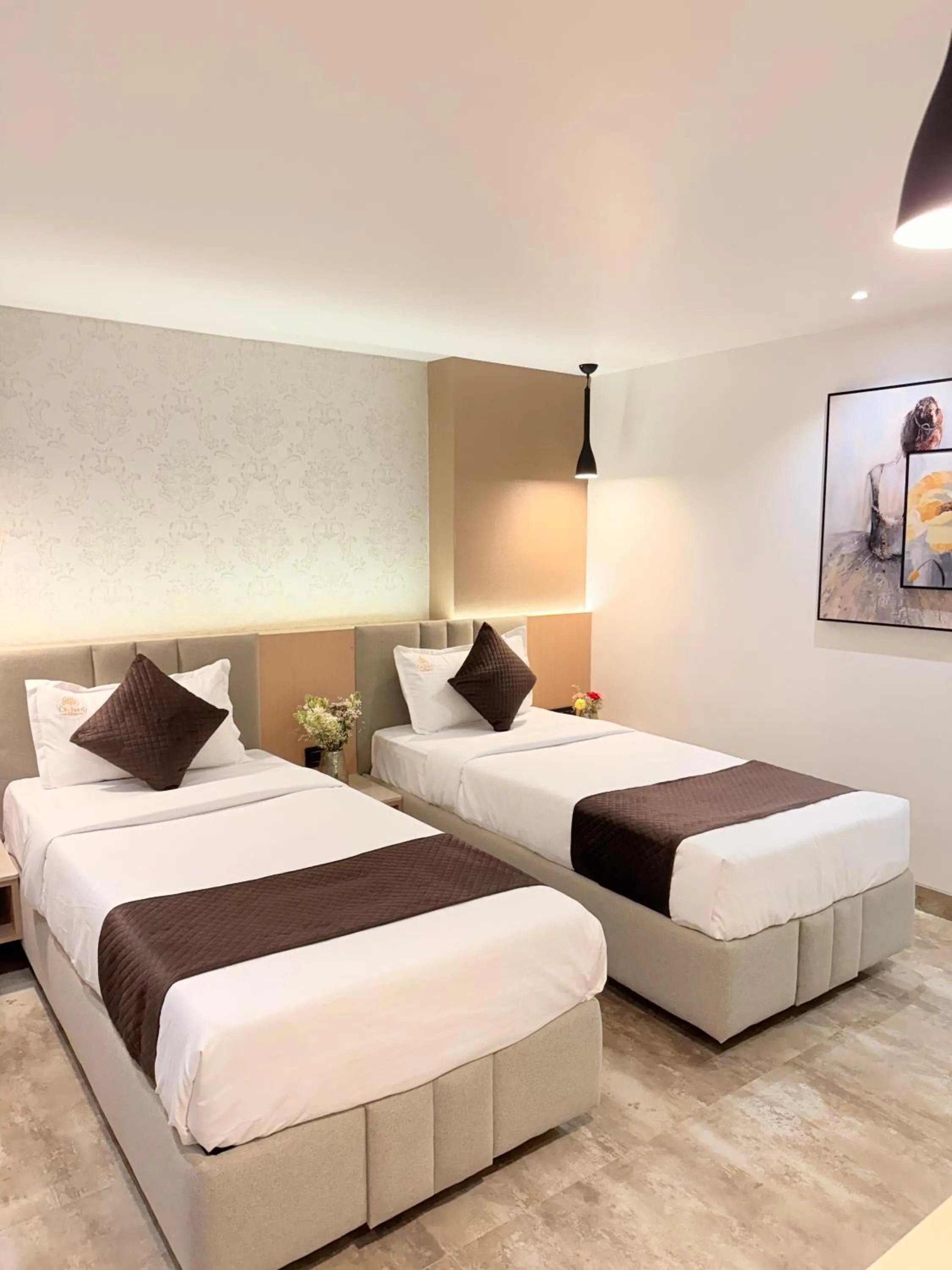 Bed in Hotel Deviram Palace, Agra