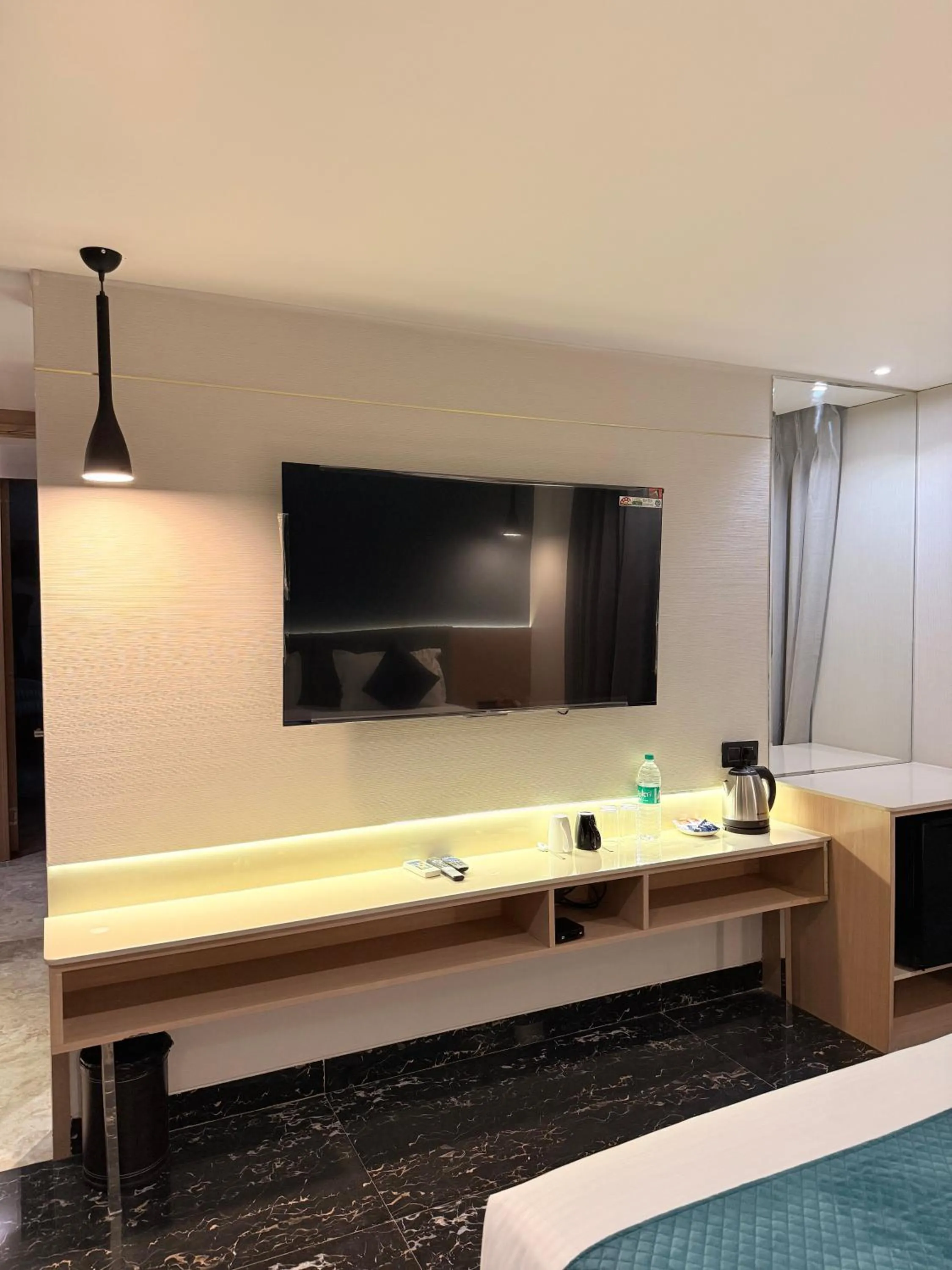 Bed in Hotel Deviram Palace, Agra