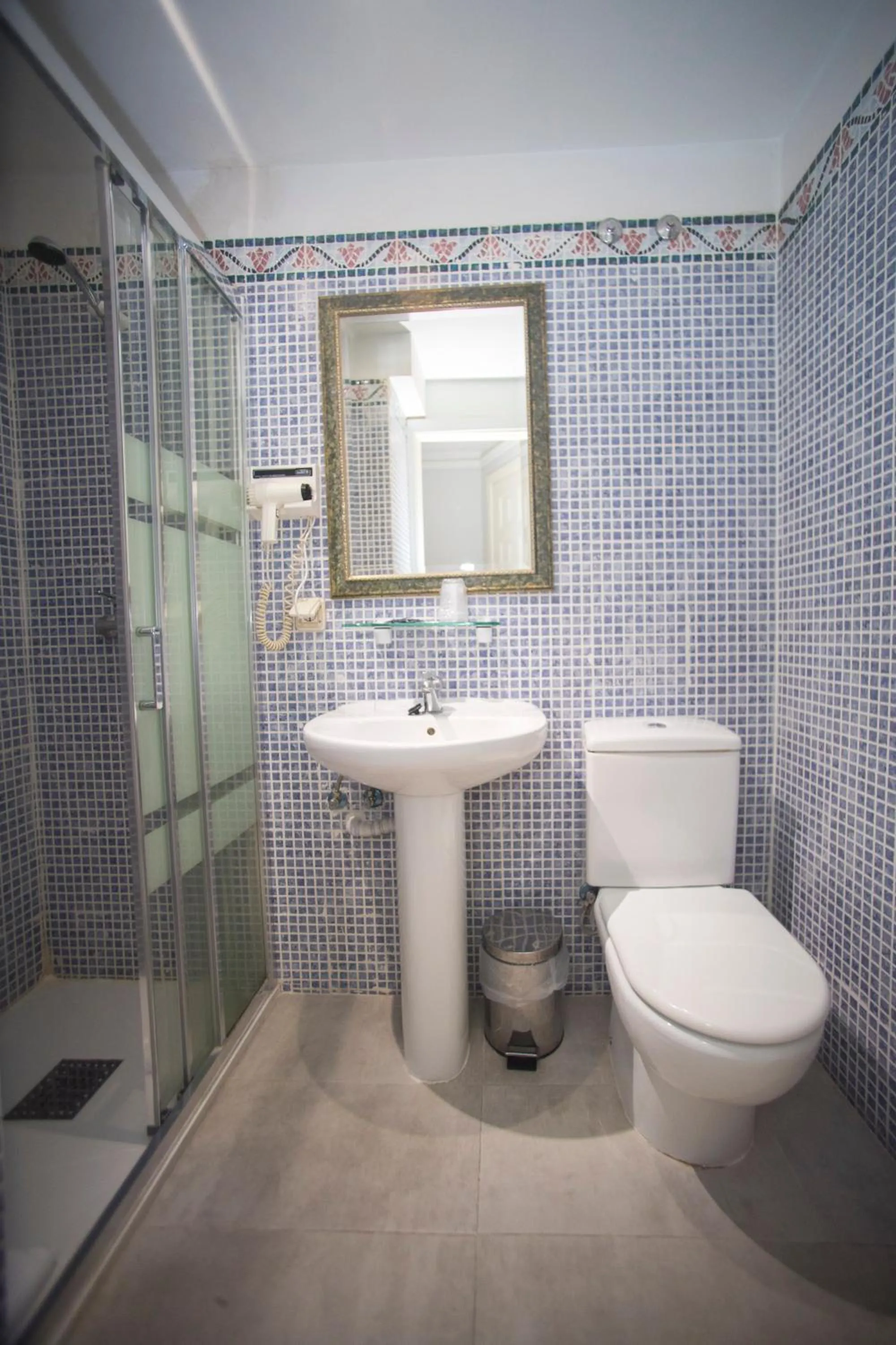 Bathroom in Hotel Alba