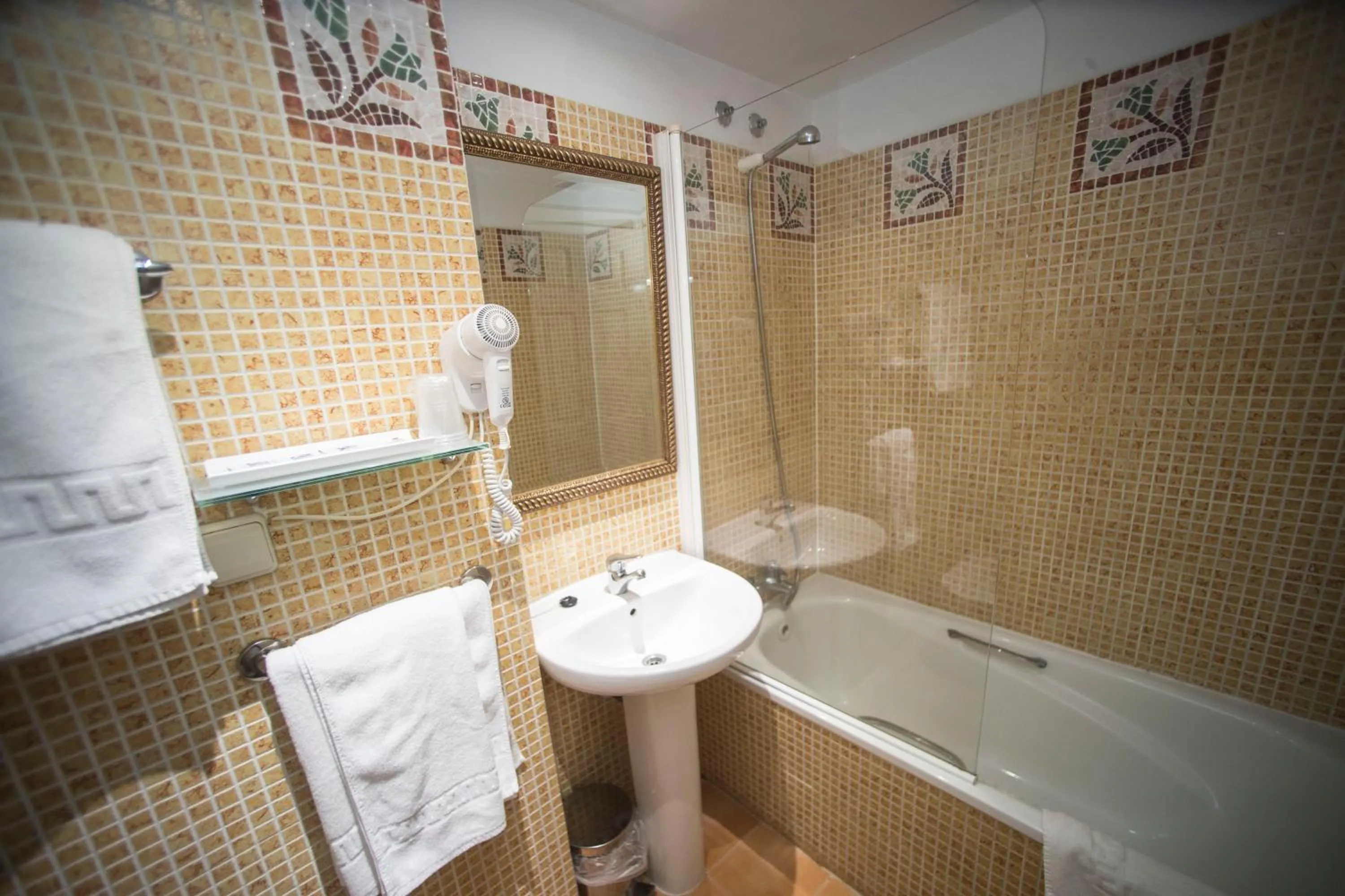 Bathroom in Hotel Alba
