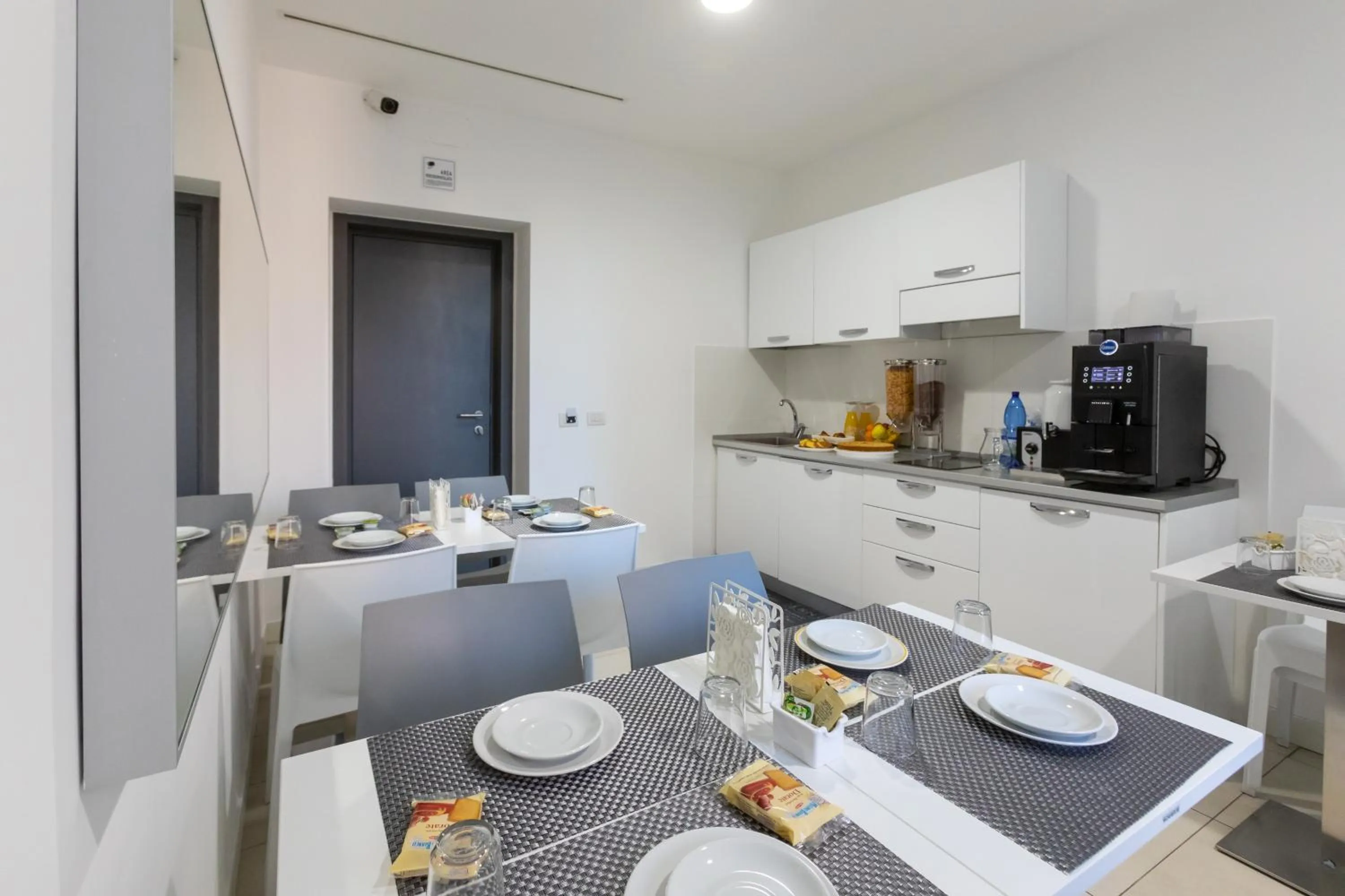 Restaurant/places to eat in Trevi Elite Rome