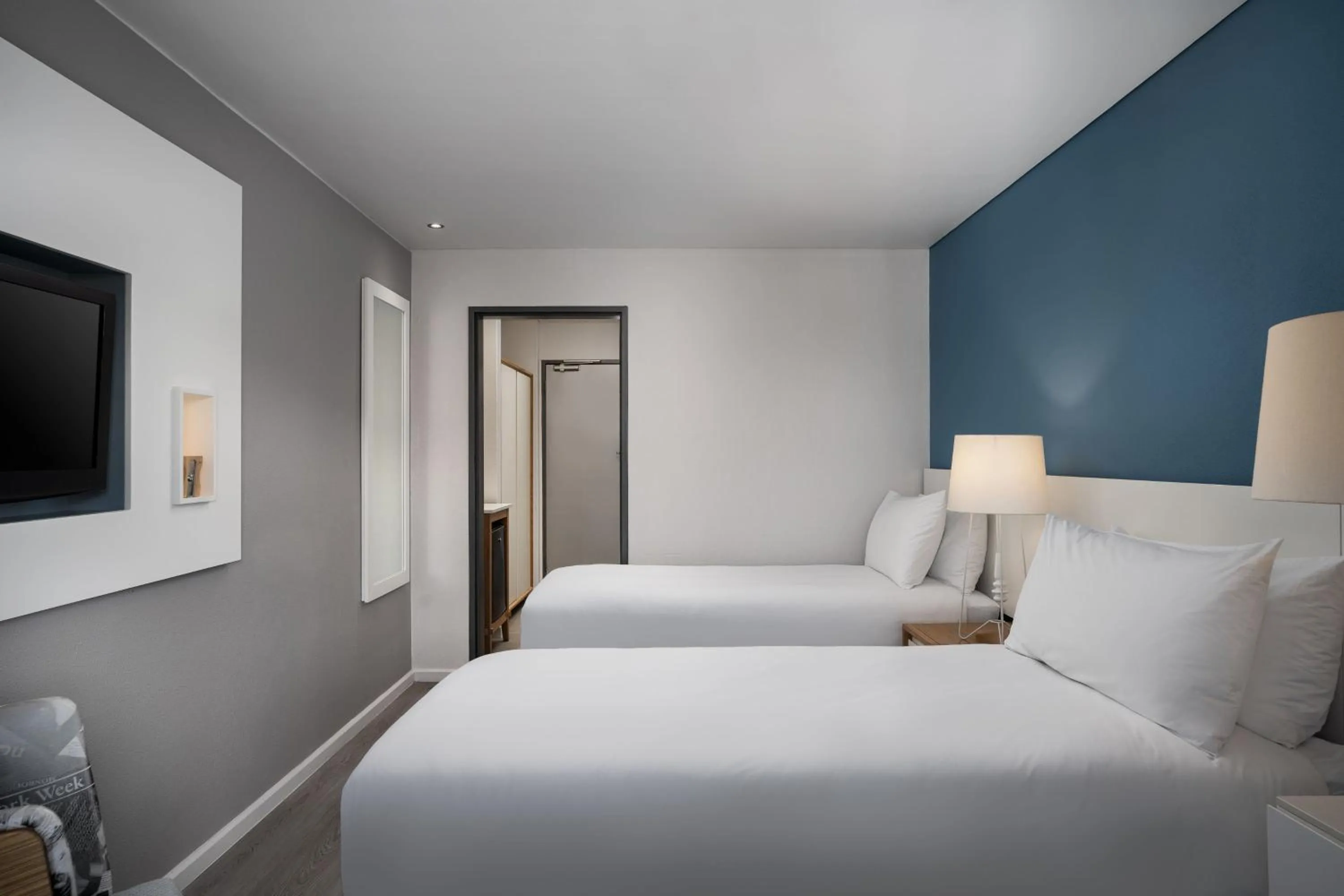 Bathroom, Bed in Protea Hotel by Marriott Cape Town Sea Point