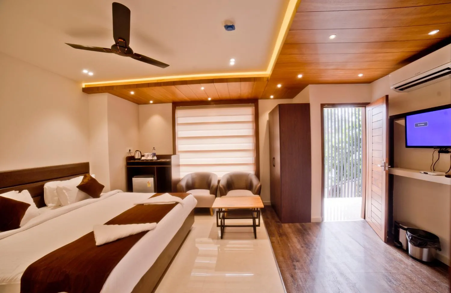Photo of the whole room, Bed in Wild Saga