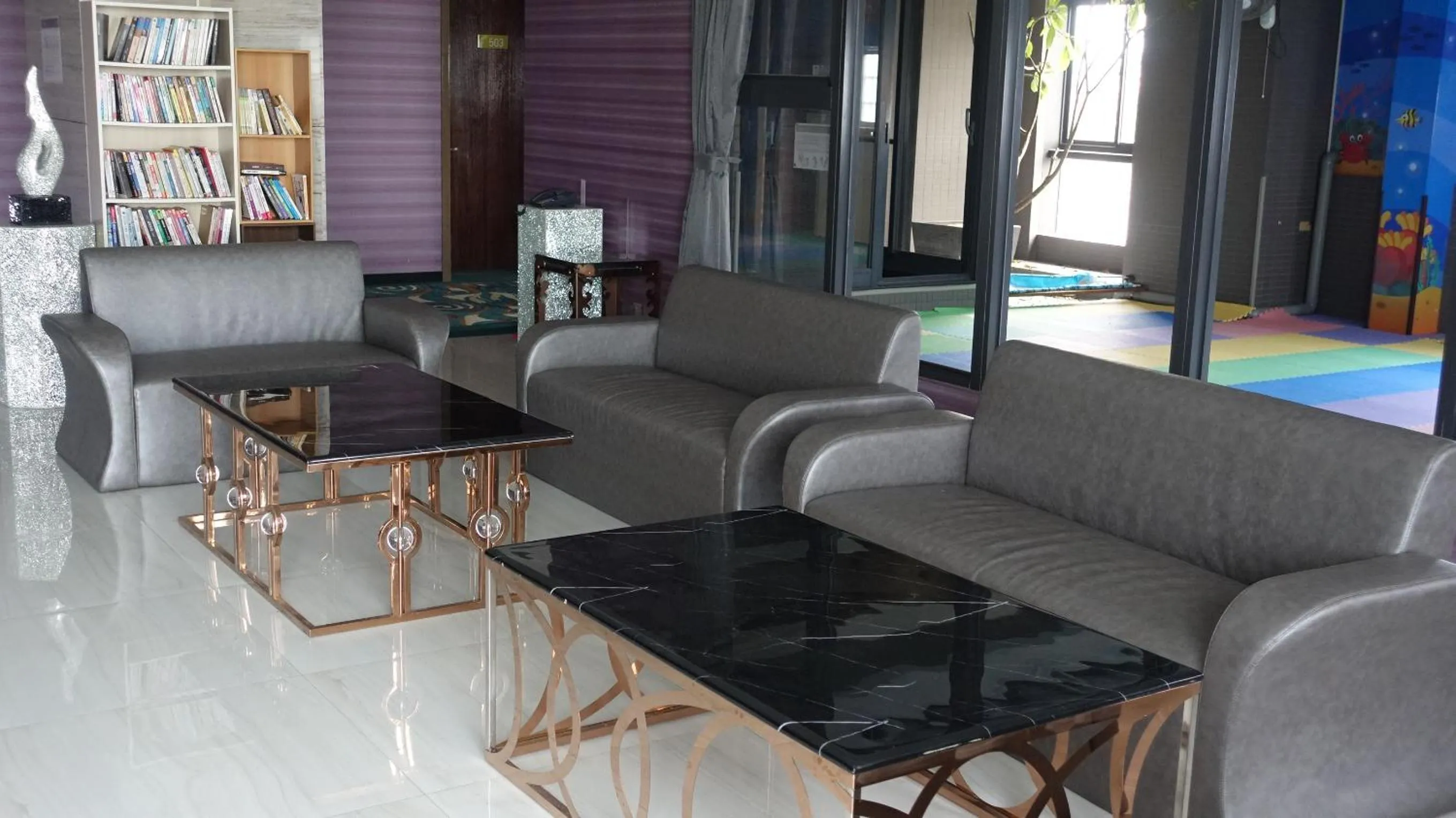 Library in Sun Hao International Hotel