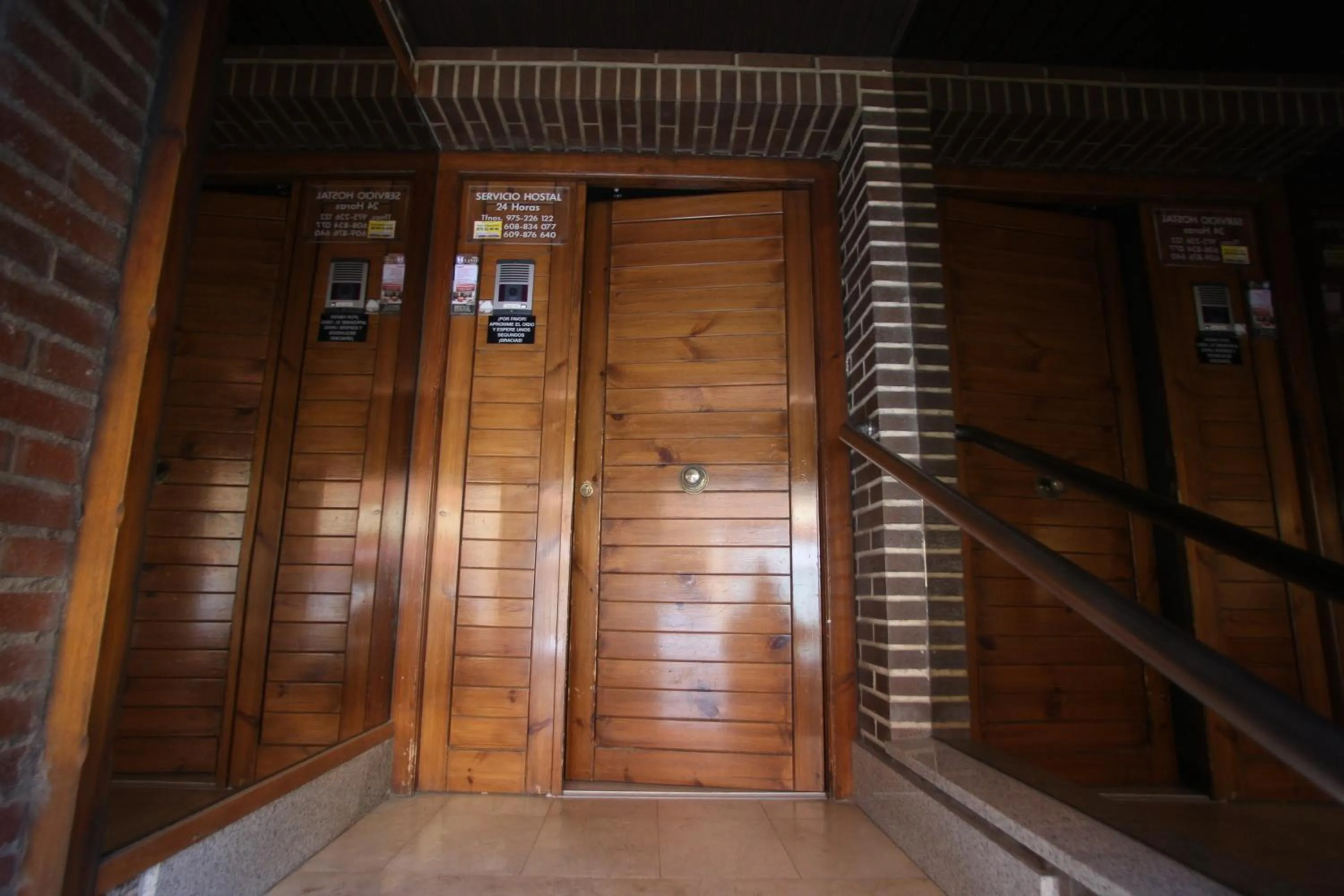 Facade/entrance in Hostal Santa Barbara