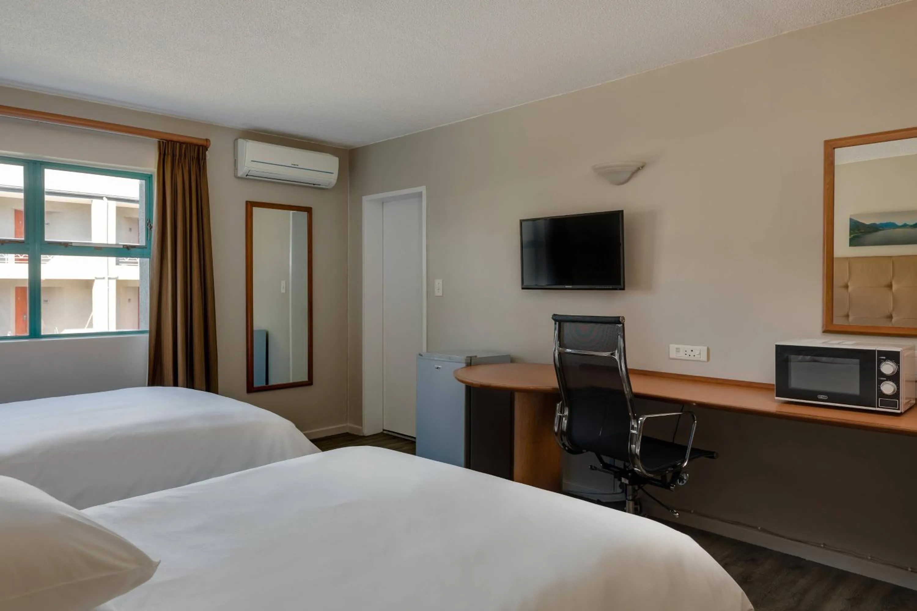 Photo of the whole room, Bed in Protea Hotel by Marriott Cape Town Tyger Valley