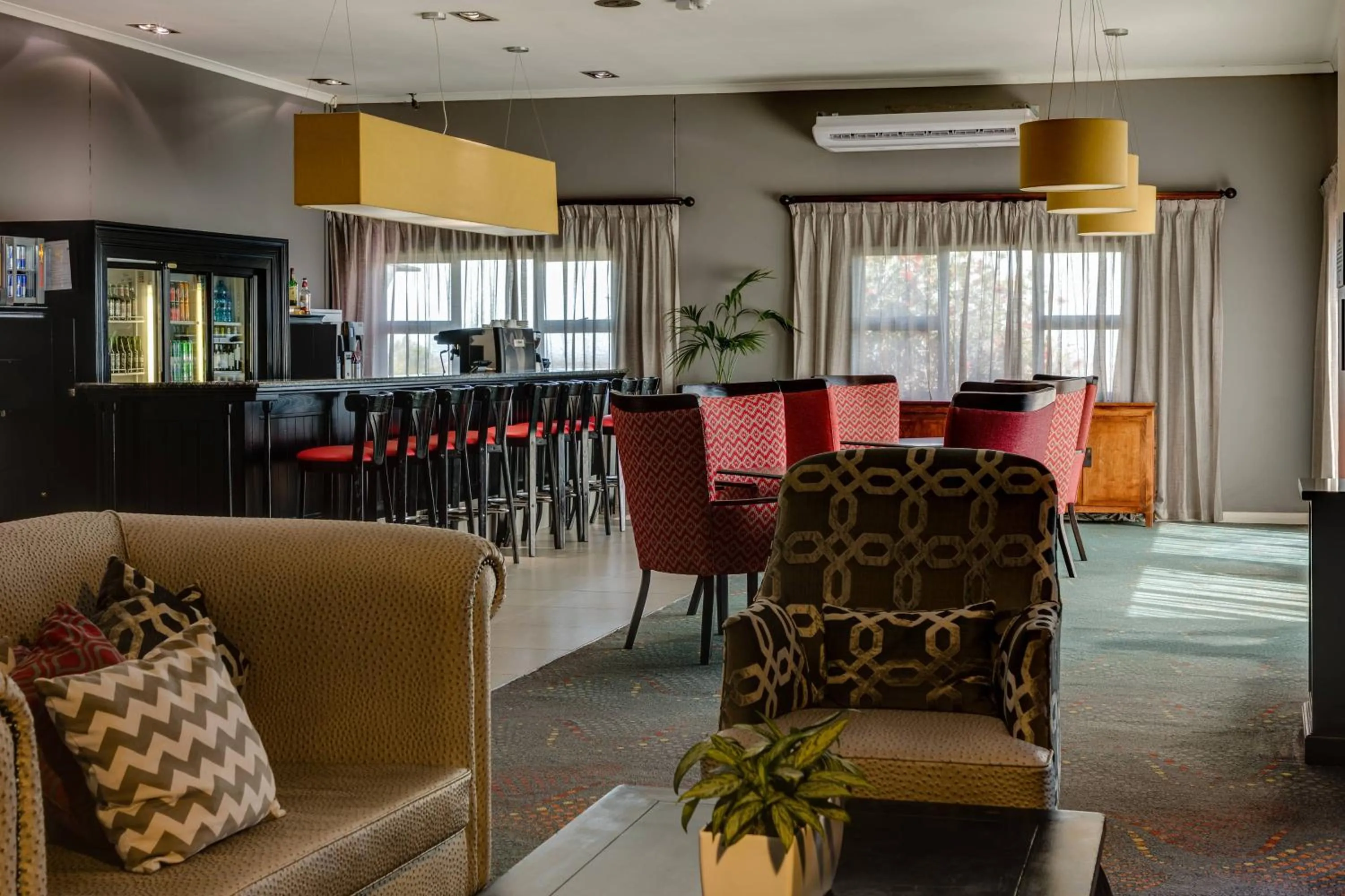 Lounge or bar in Protea Hotel by Marriott Cape Town Tyger Valley