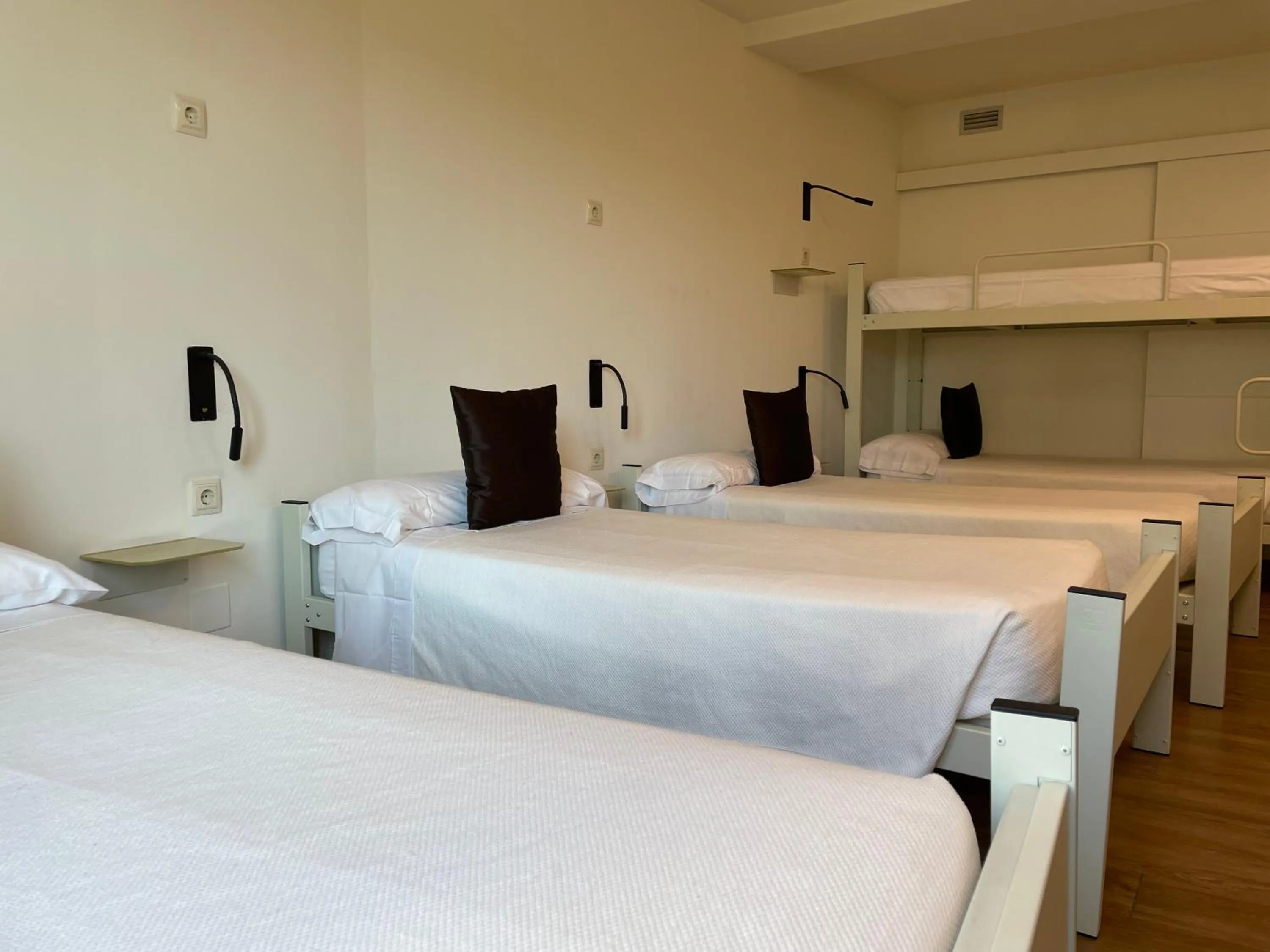 Family Room with Private Bathroom in Albergue Guiana