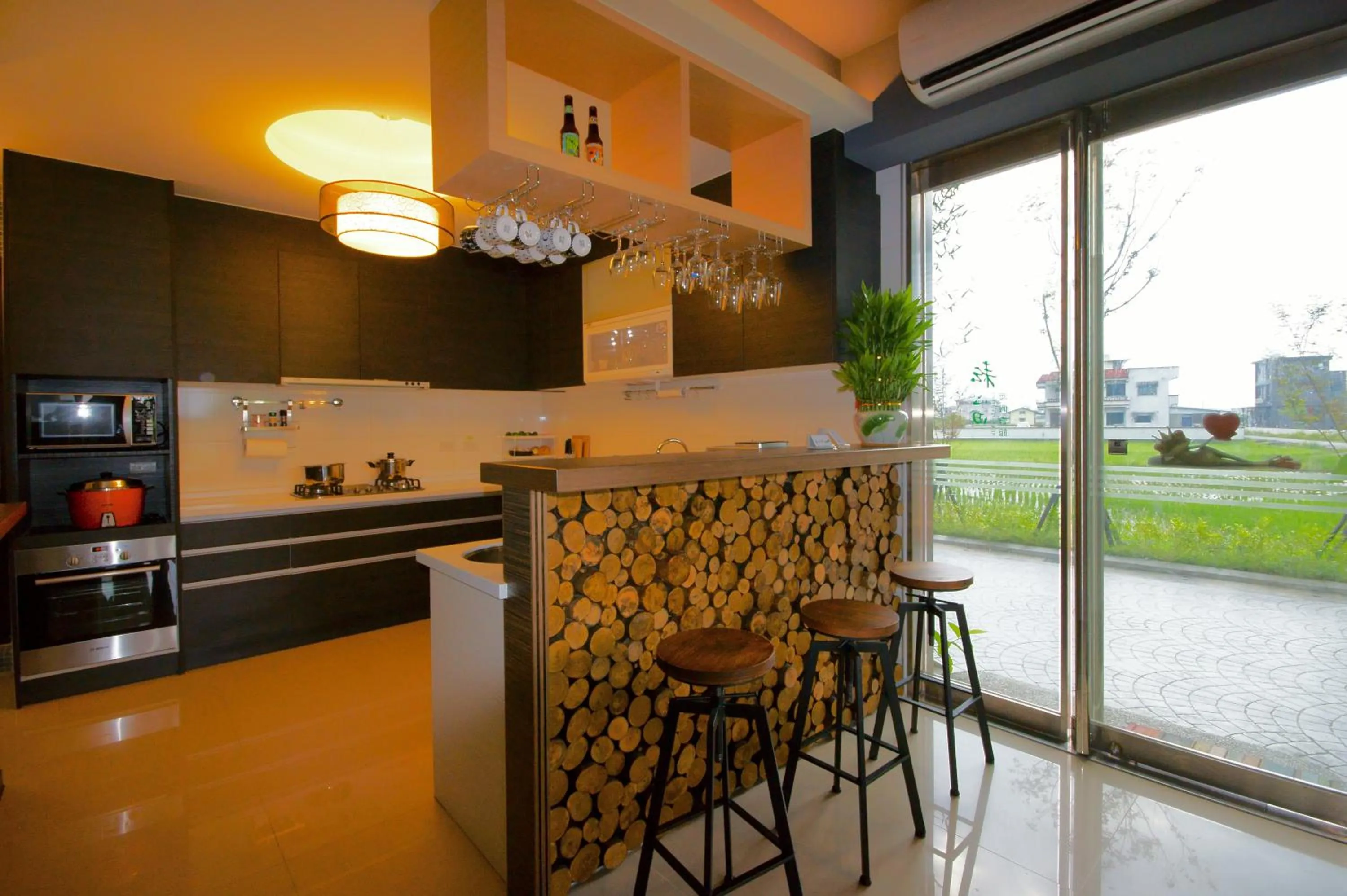 Communal lounge/ TV room in Grand Allevia Villa