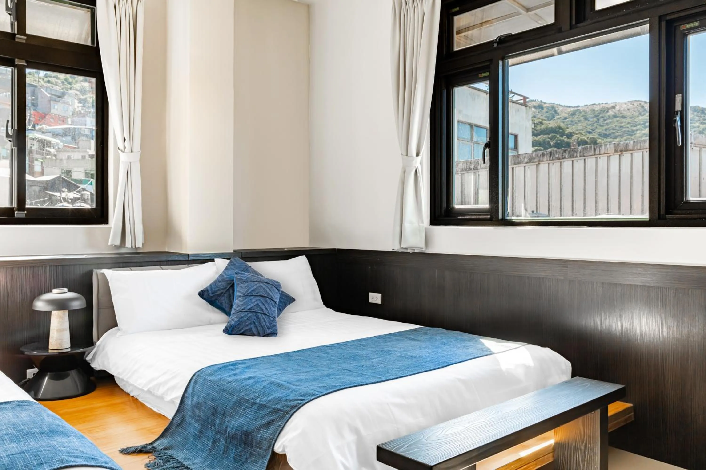 Photo of the whole room, Bed in Harmony Smart Stay