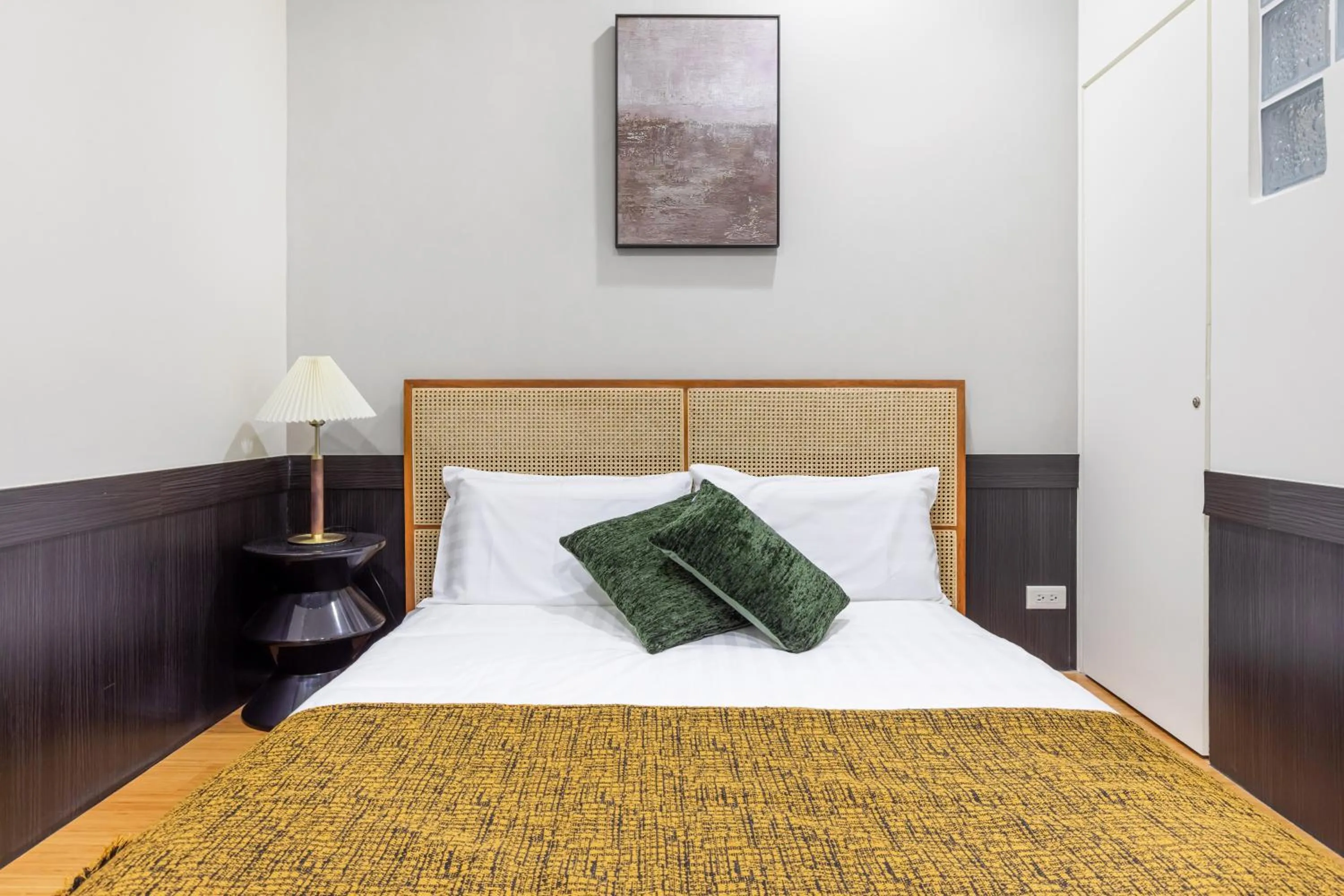 Photo of the whole room, Bed in Harmony Smart Stay