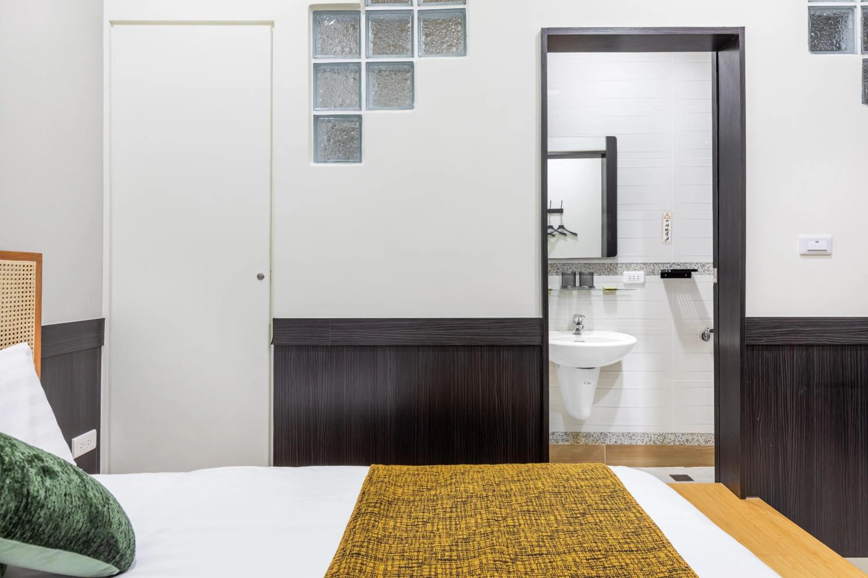 Photo of the whole room, Bed in Harmony Smart Stay