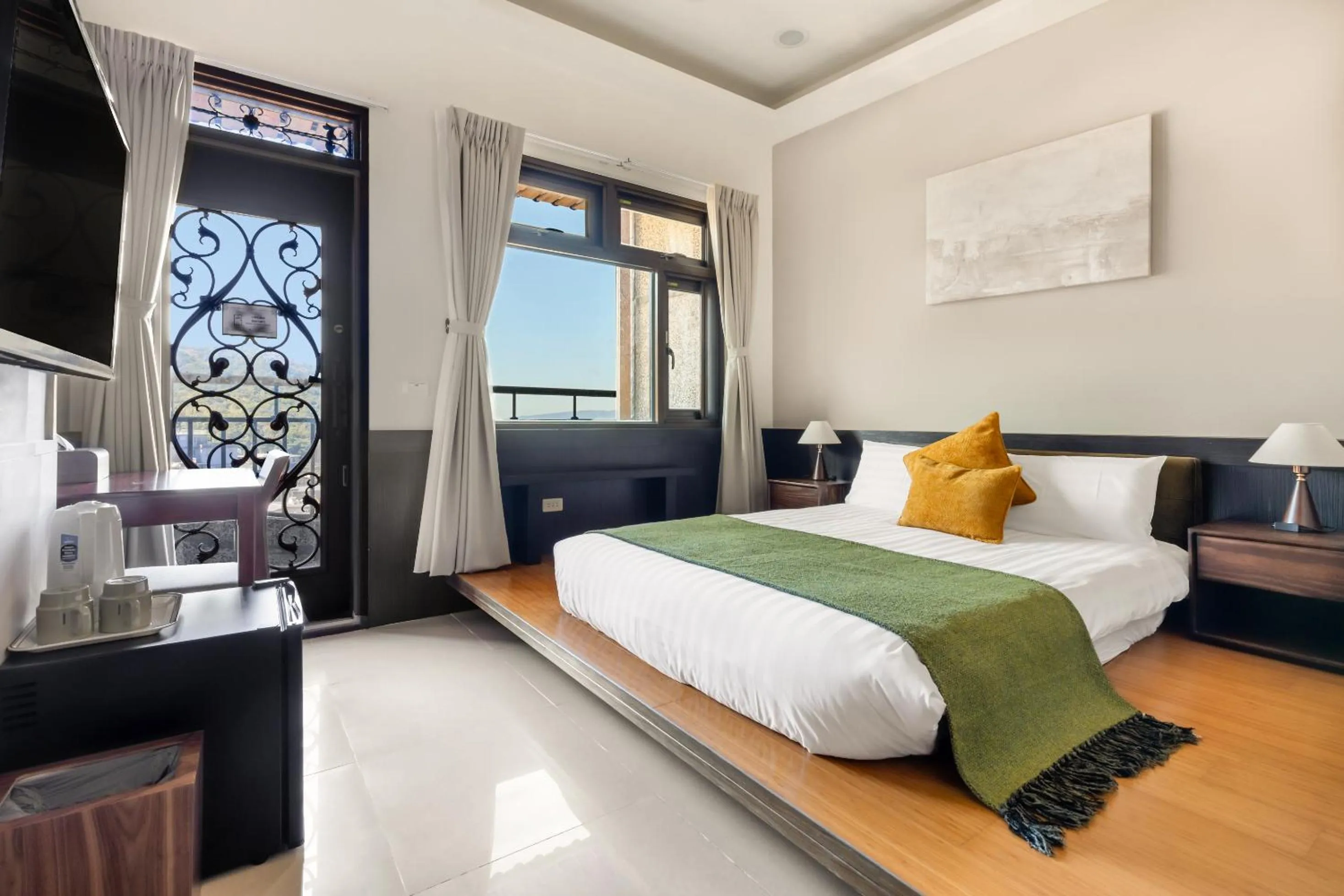 Photo of the whole room, Bed in Harmony Smart Stay