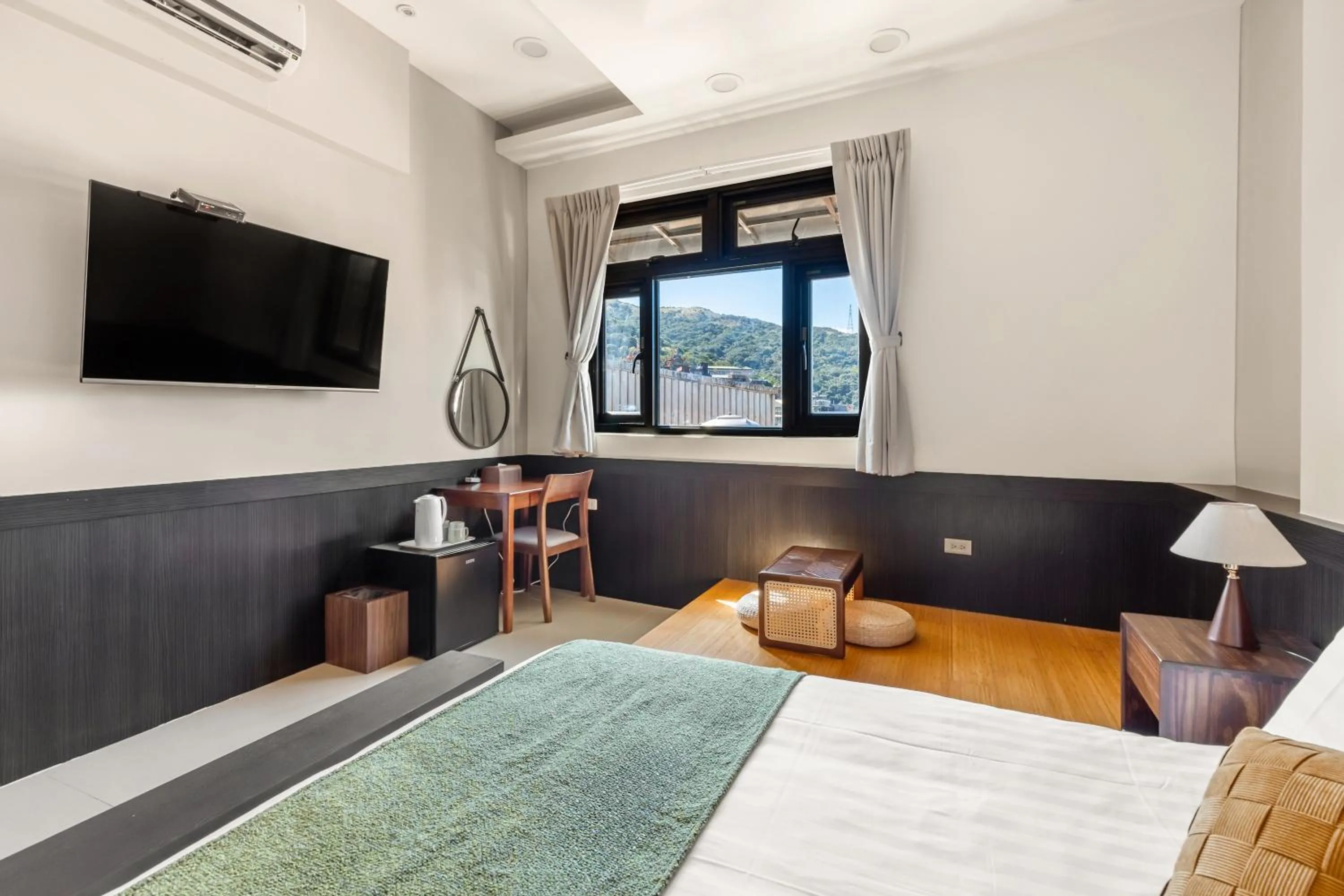 Photo of the whole room, Bed in Harmony Smart Stay