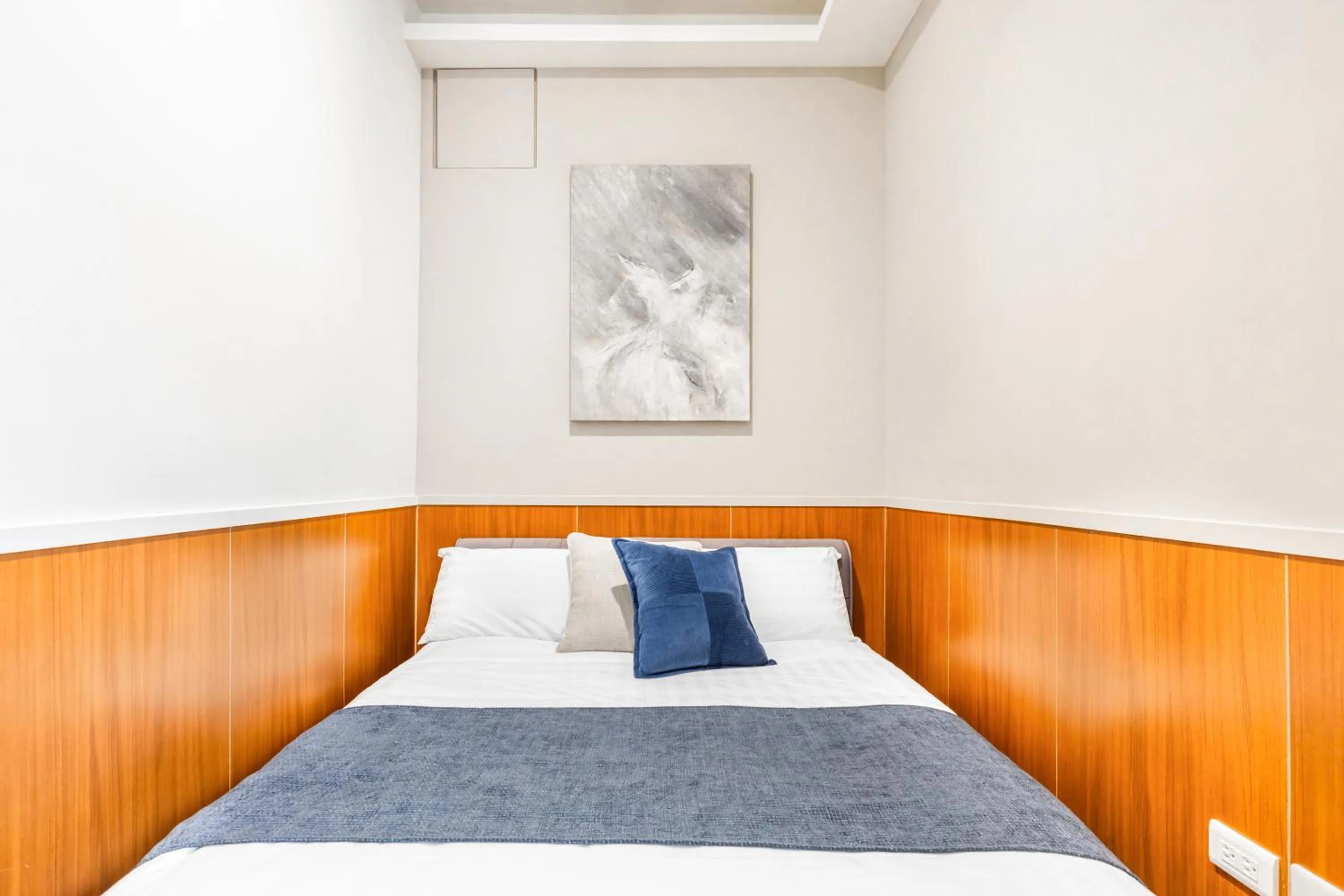 Photo of the whole room, Bed in Harmony Smart Stay