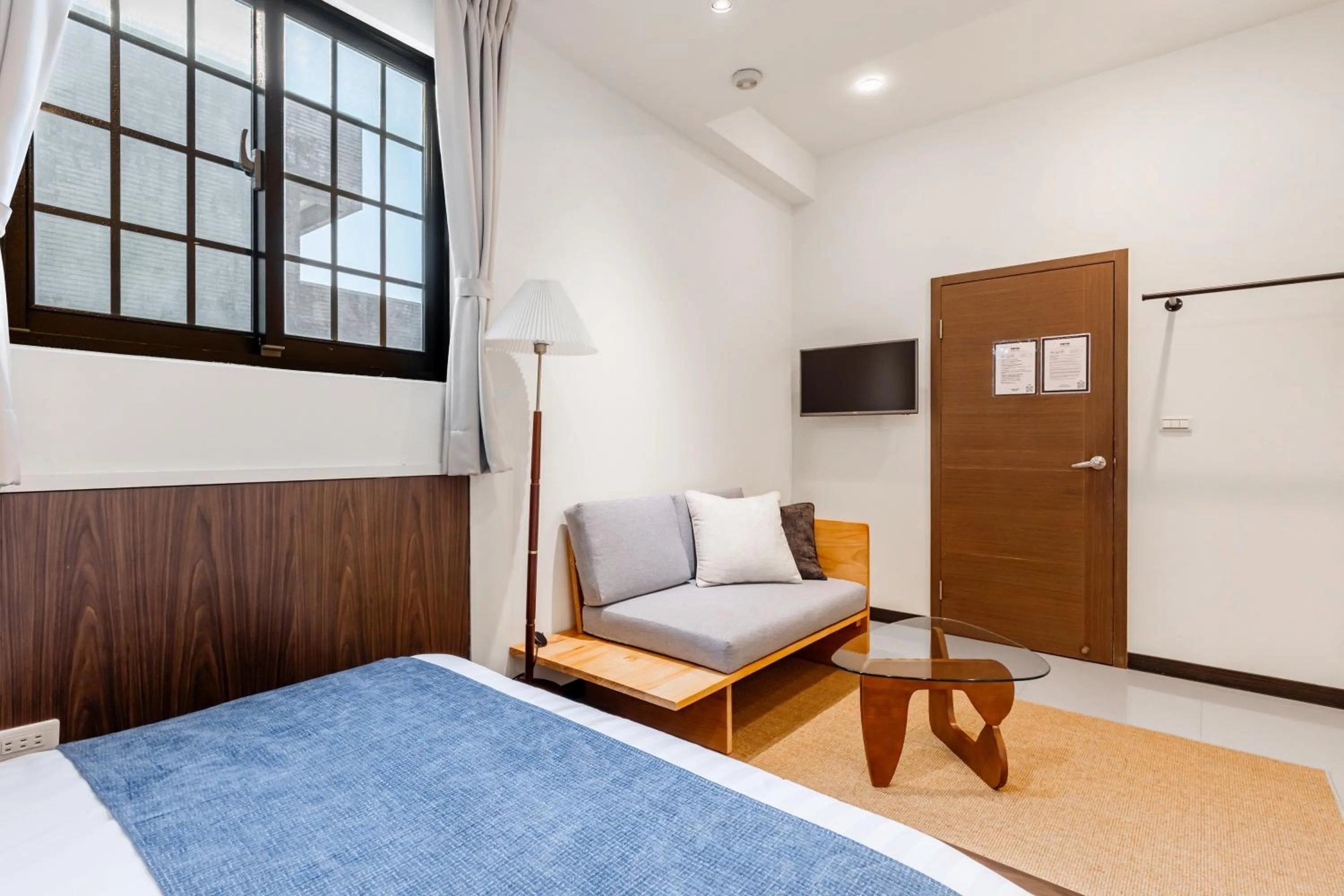 Photo of the whole room, Bed in Harmony Smart Stay