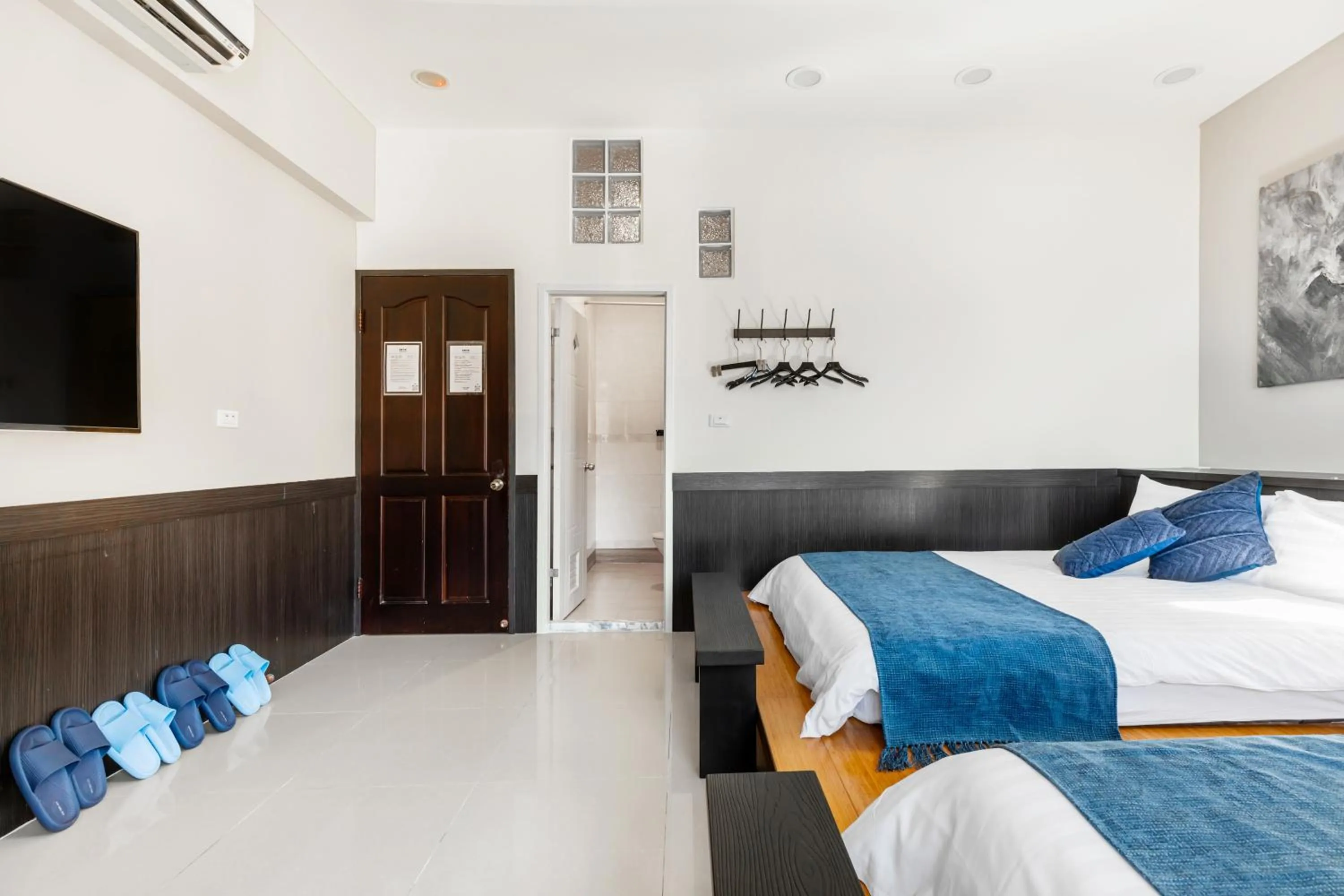 Photo of the whole room, Bed in Harmony Smart Stay