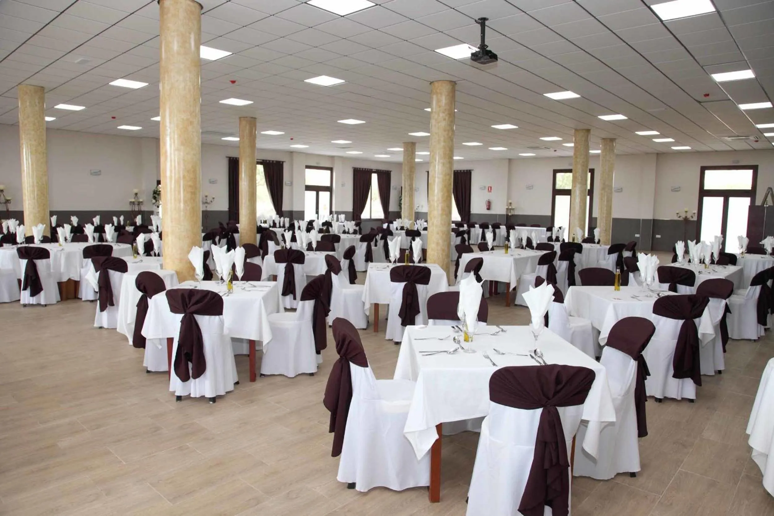 Restaurant/places to eat in Hotel Lorenzo