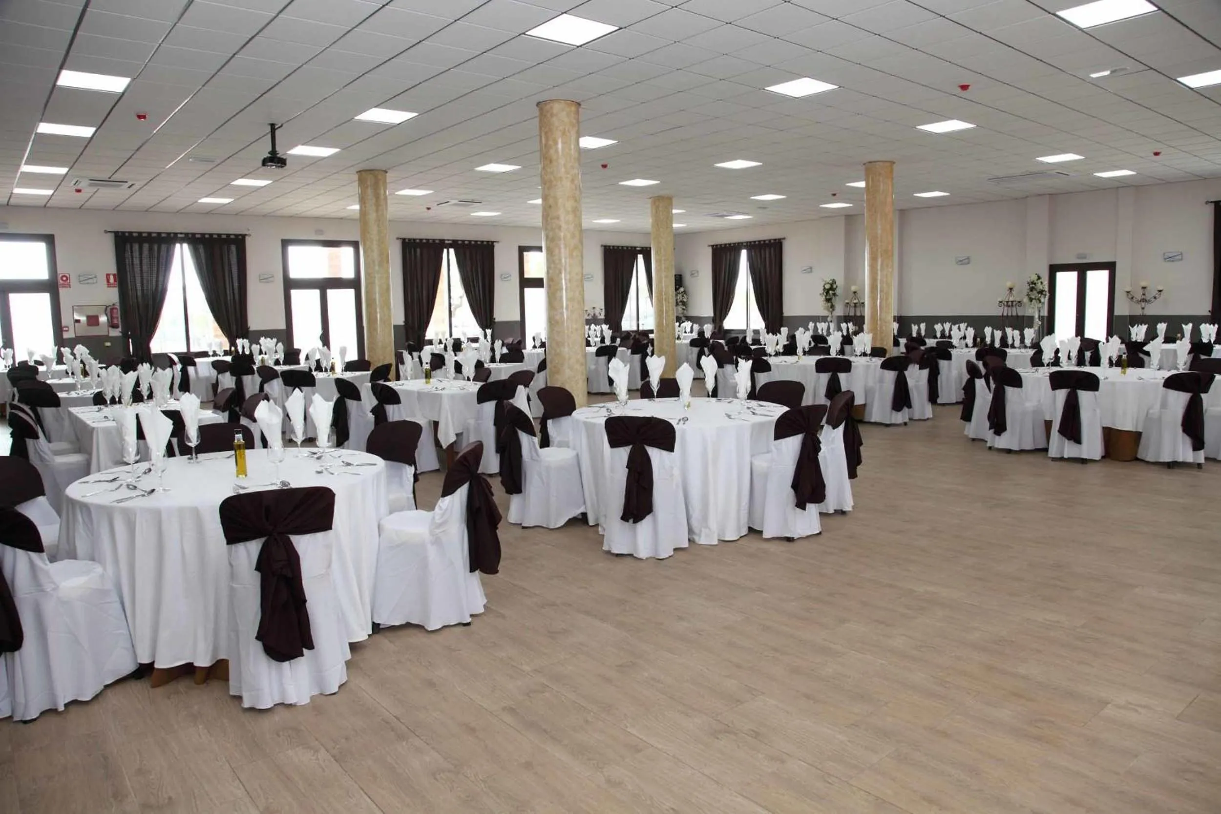 Restaurant/places to eat in Hotel Lorenzo