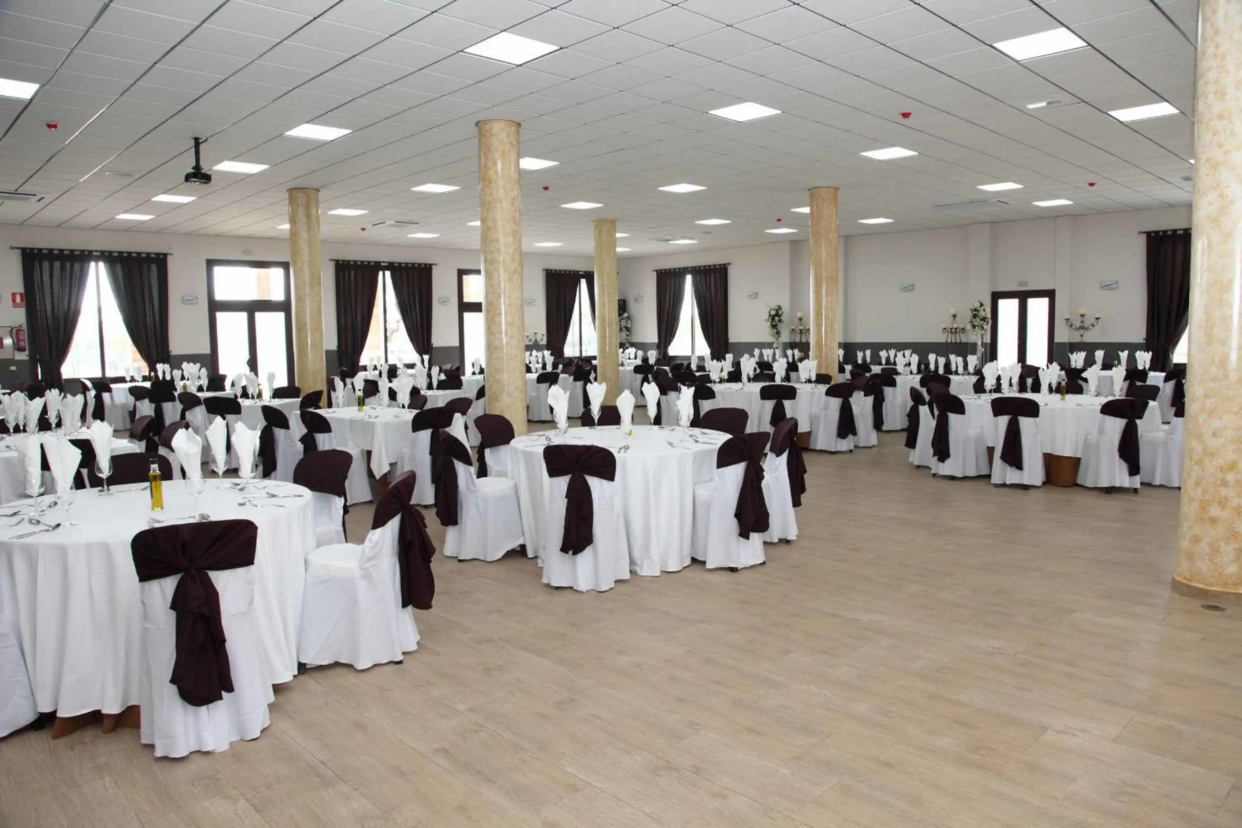 Restaurant/places to eat in Hotel Lorenzo