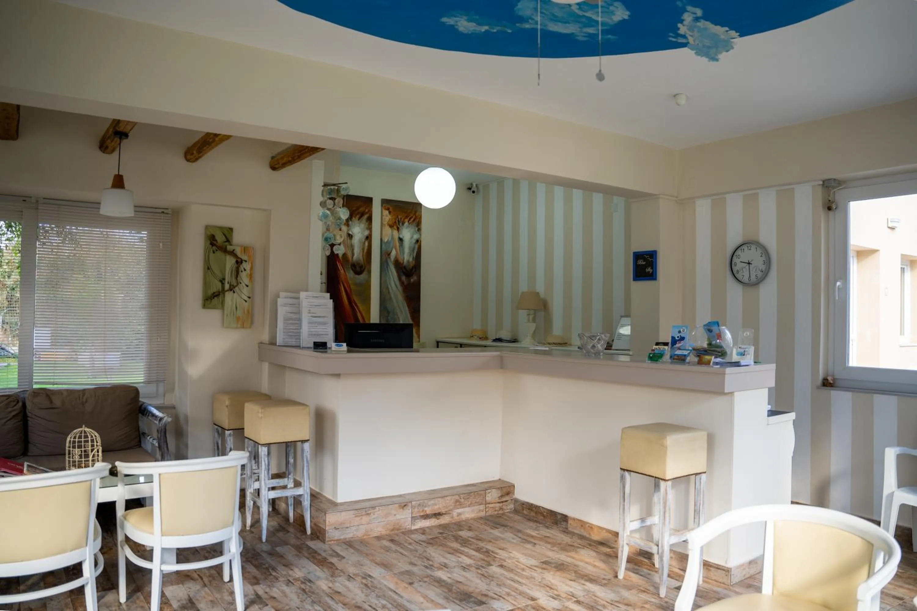 Lobby or reception in Blue Sky Apartments