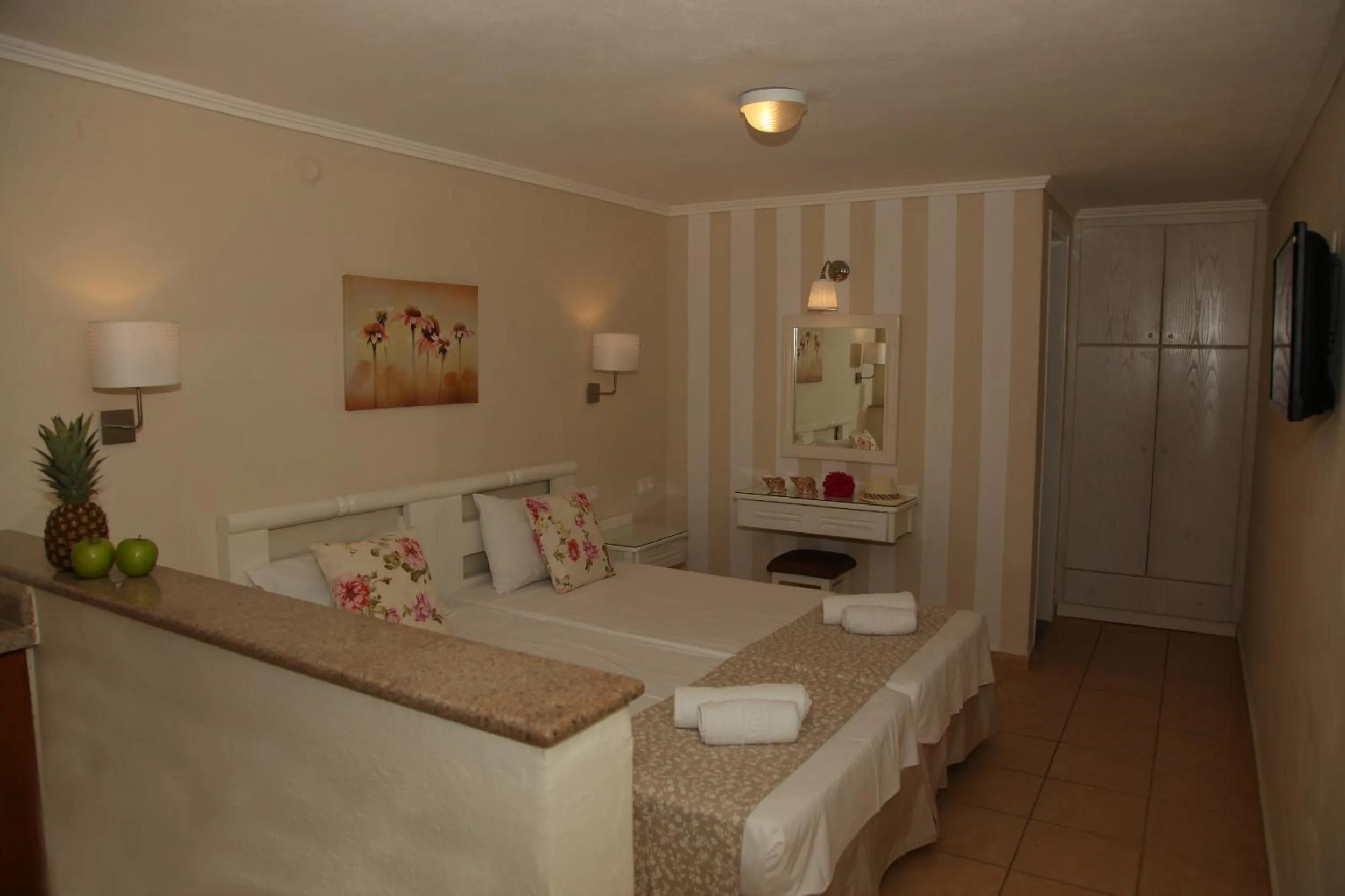 Photo of the whole room, Bed in Blue Sky Apartments