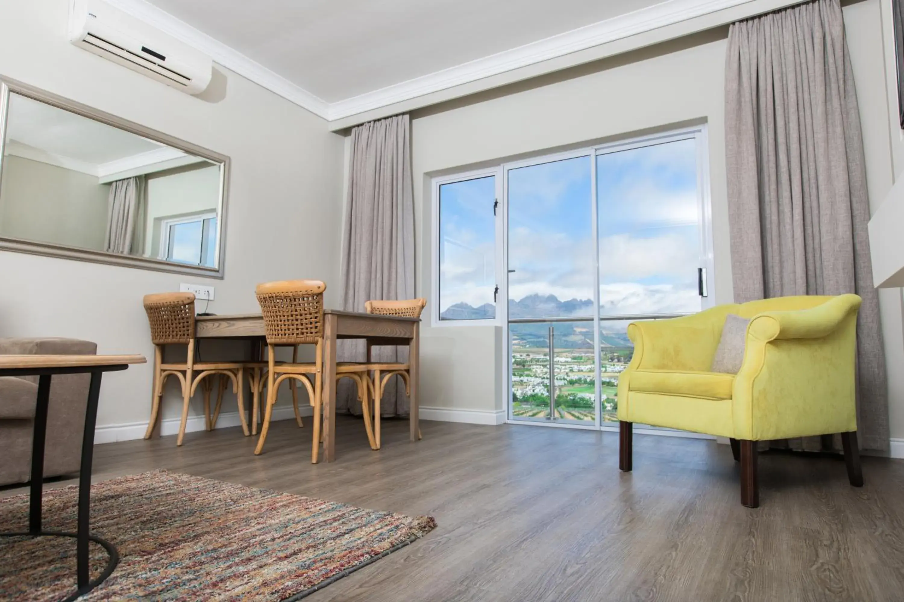 Deluxe Guest room, 1 King in Protea Hotel by Marriott Stellenbosch & Conference Centre Deluxe Guest room, 1 King in Protea Hotel by Marriott Stellenbosch & Conference Centre