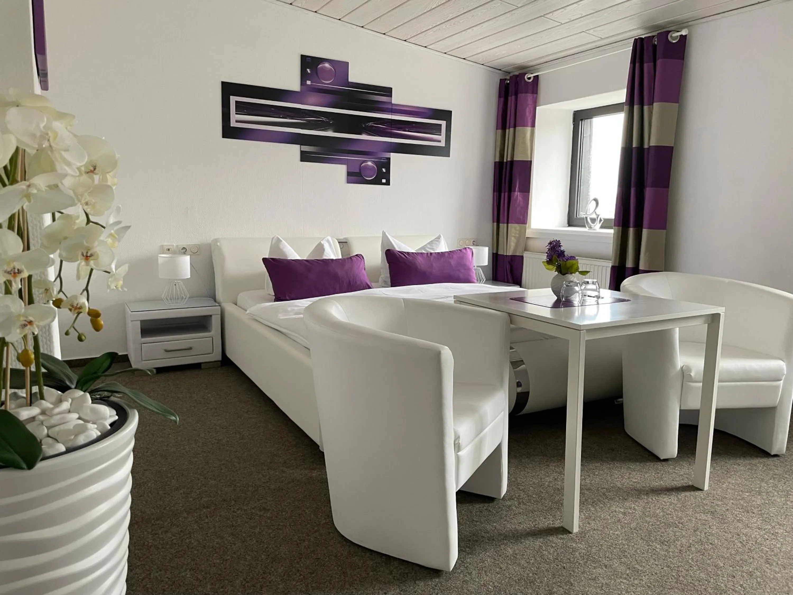 Photo of the whole room in Hotel Schwanenburg