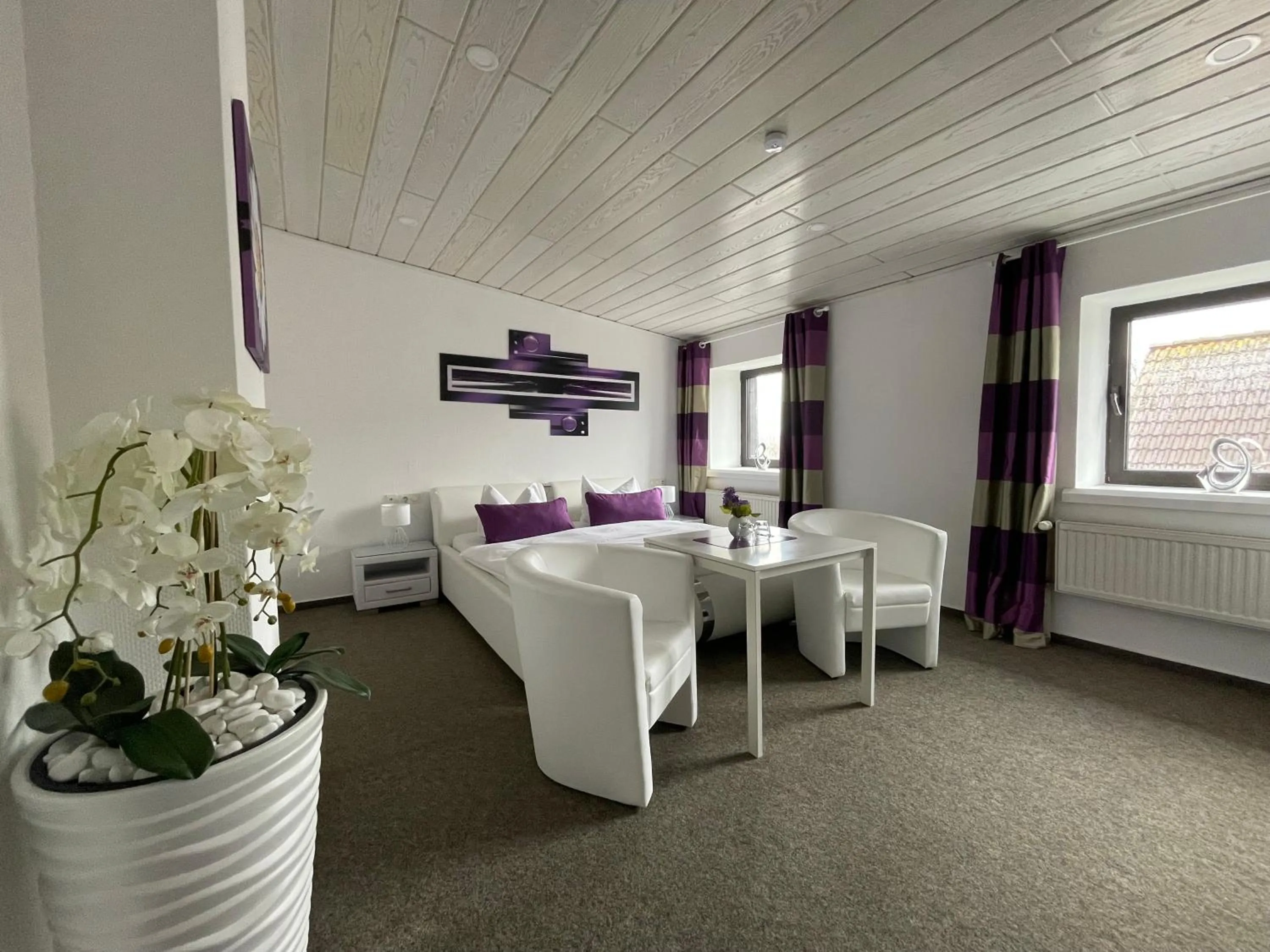 Bed in Hotel Schwanenburg