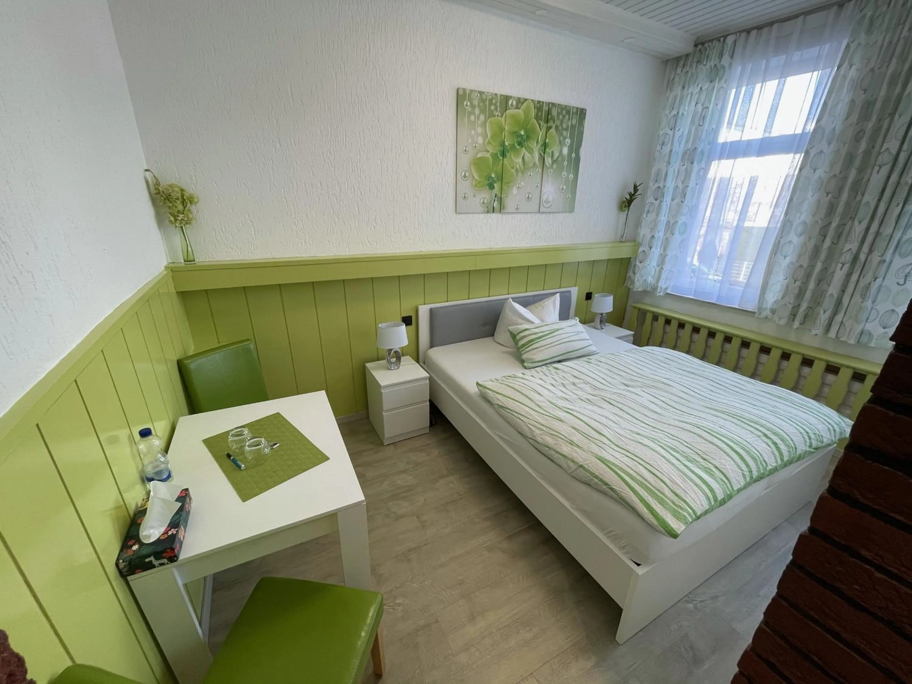 Photo of the whole room, Bed in Hotel Schwanenburg