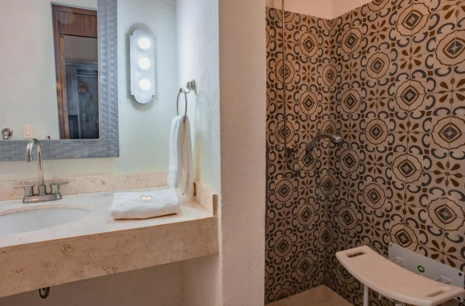 Bathroom in Hotel La Casona 30