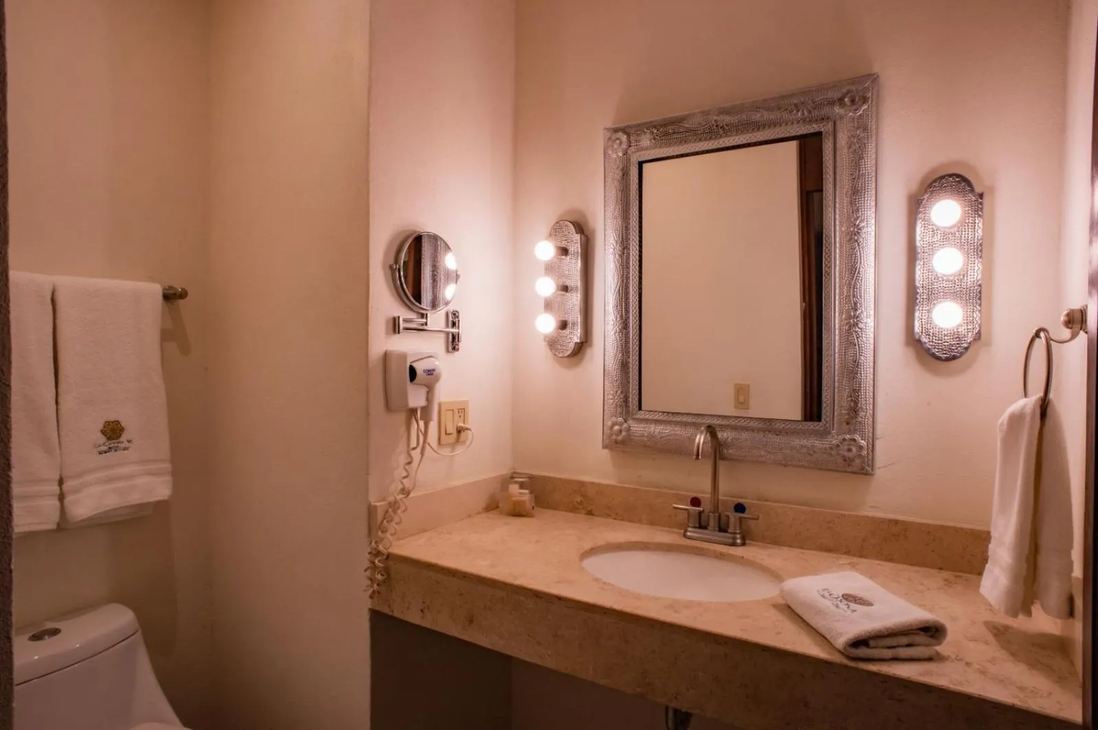 Bathroom in Hotel La Casona 30