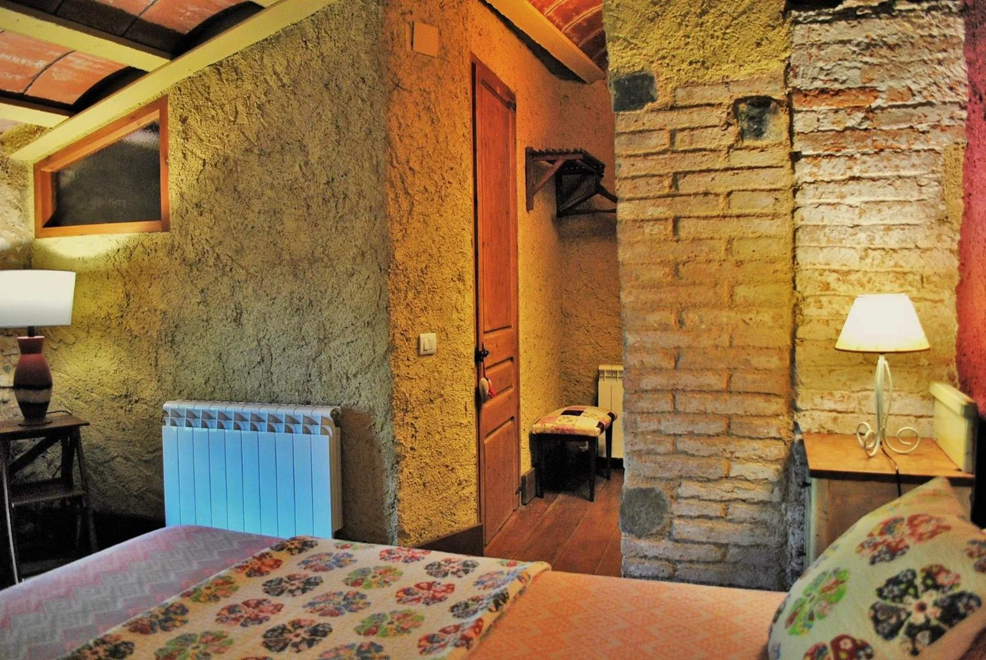 Photo of the whole room, Bed in Masia El Canalot - Molí Del Pont