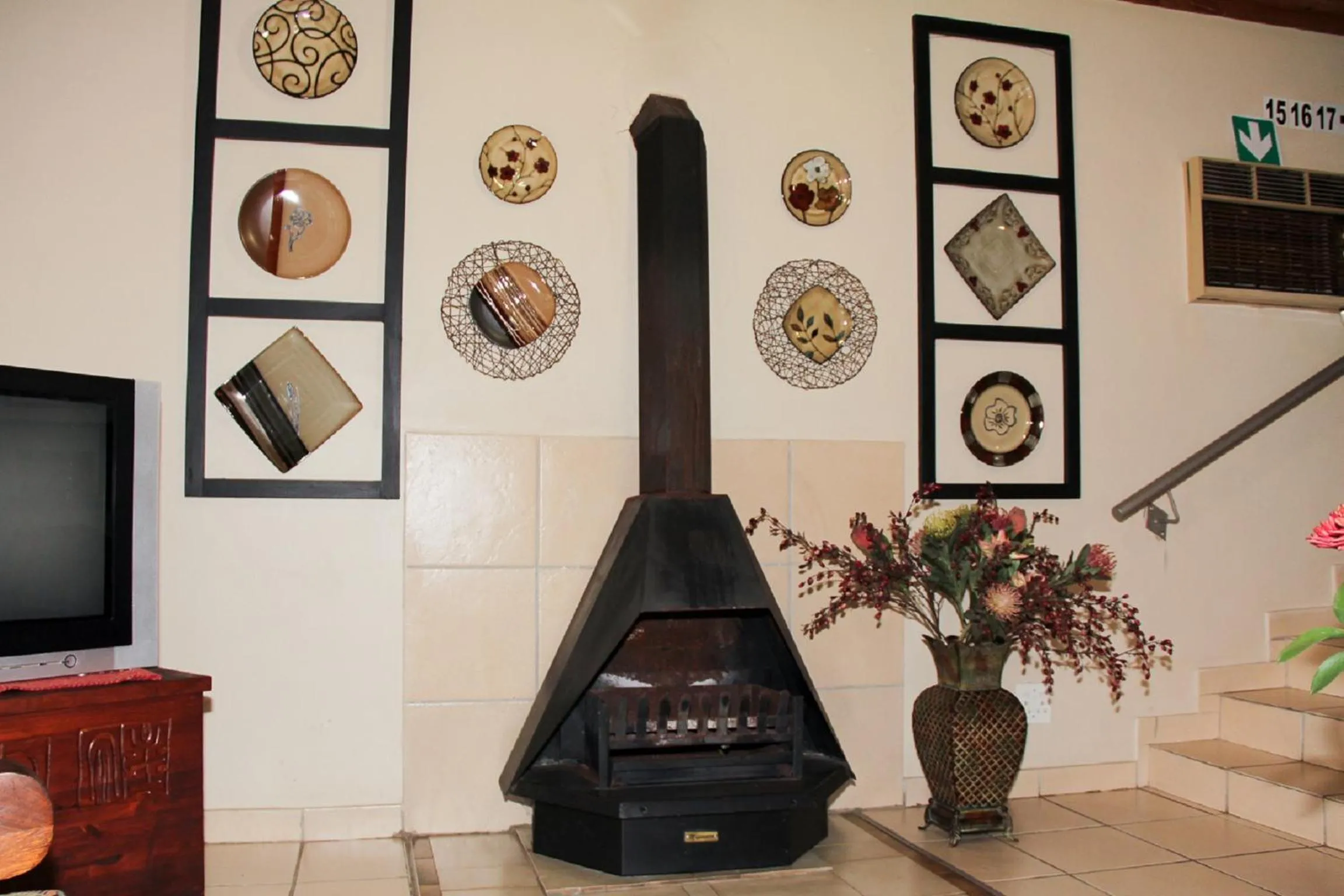 Communal lounge/ TV room in Rustenburg Guesthouse