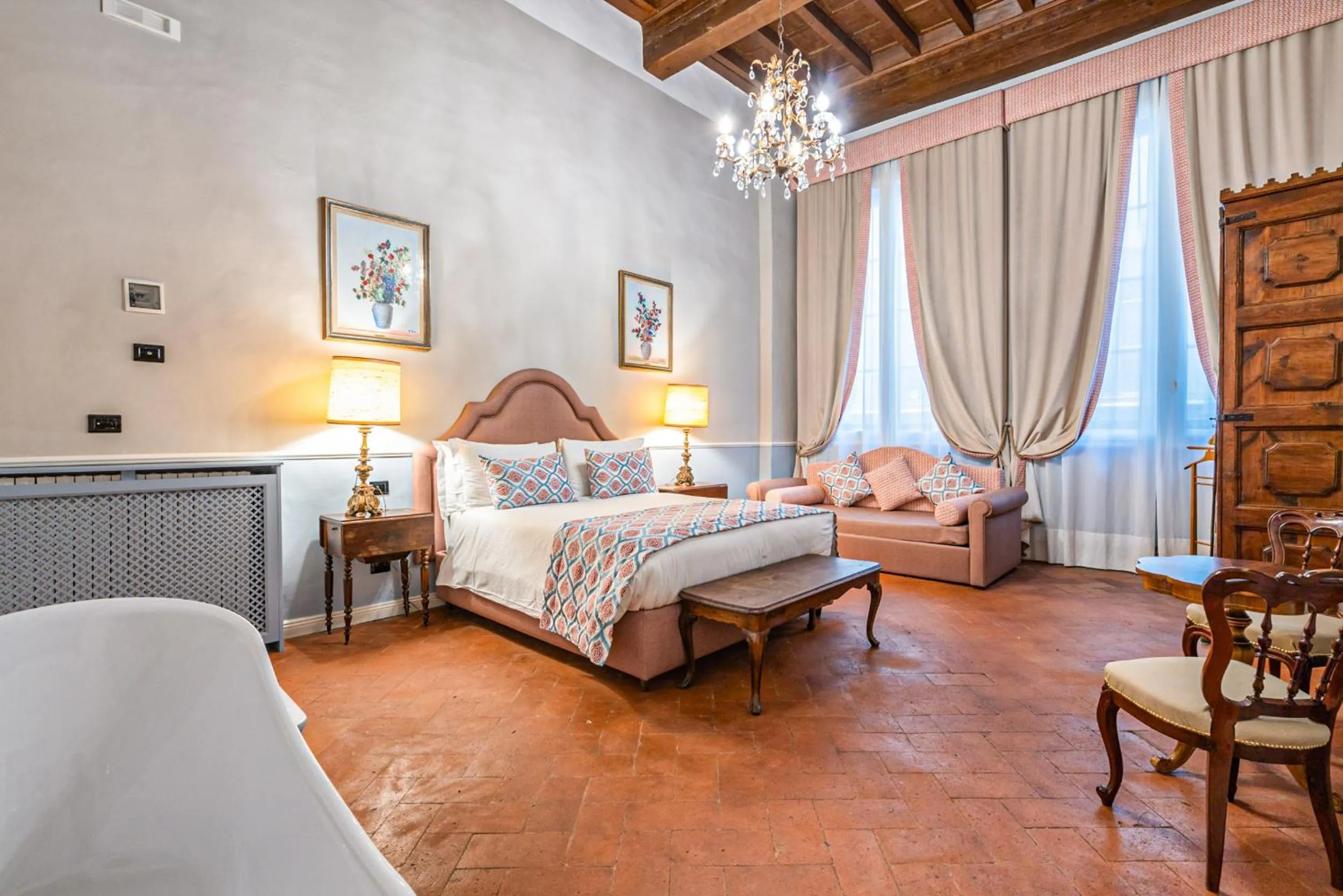 Deluxe Queen Room in Dimora del Cardinale - Authentic Historic Residence