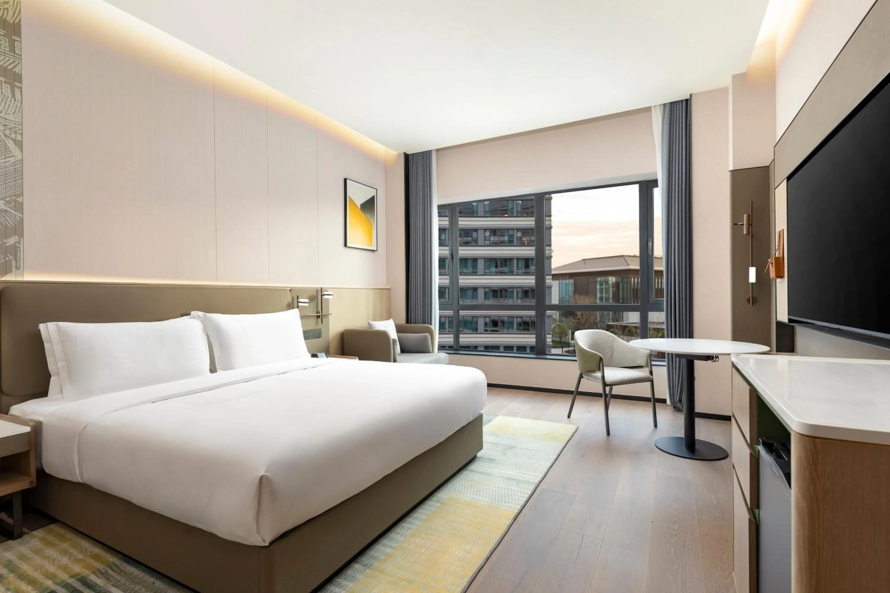 Photo of the whole room, Bed in Holiday Inn Xianyang Shuangzhao Lake by IHG