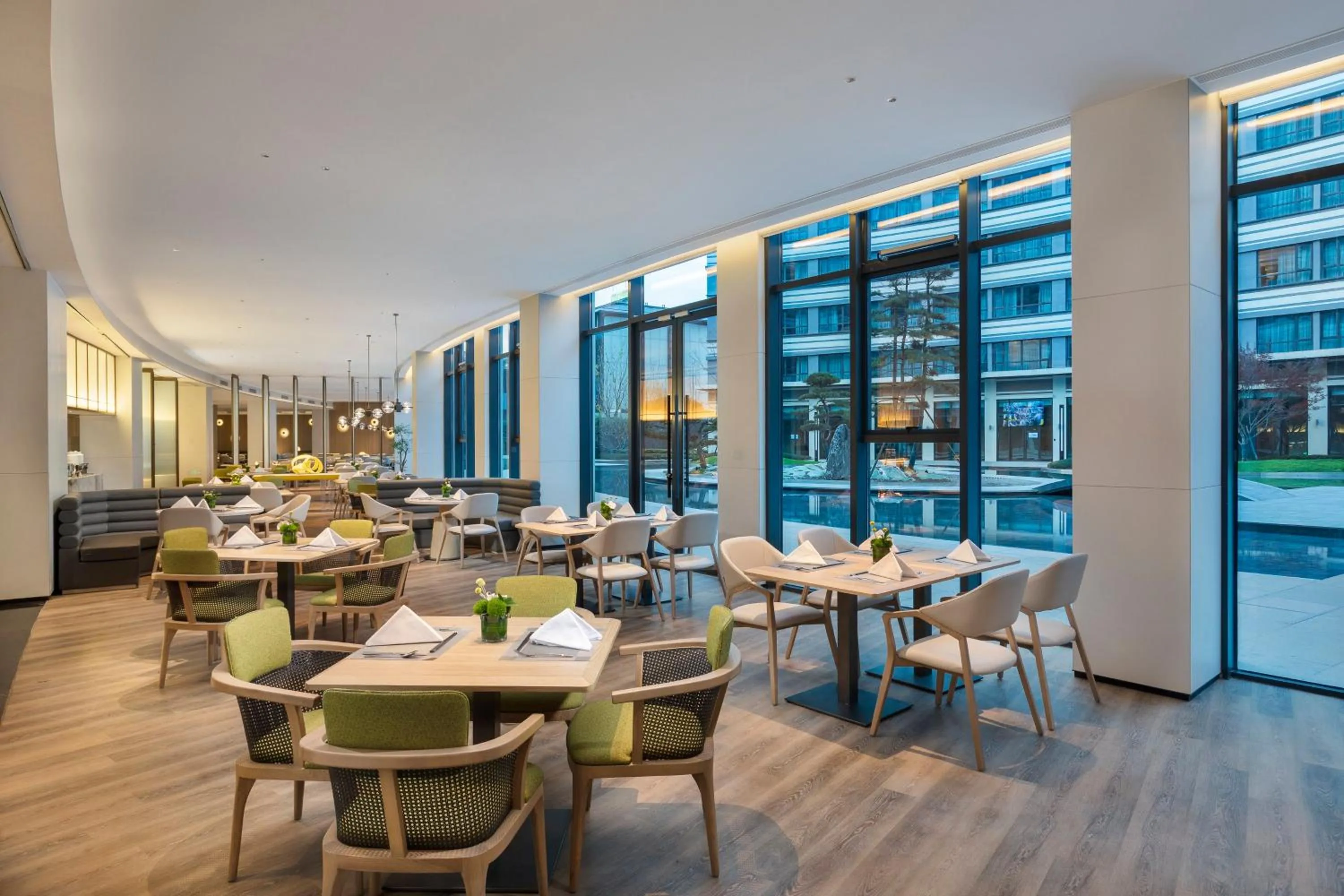 Restaurant/places to eat in Holiday Inn Xianyang Shuangzhao Lake by IHG