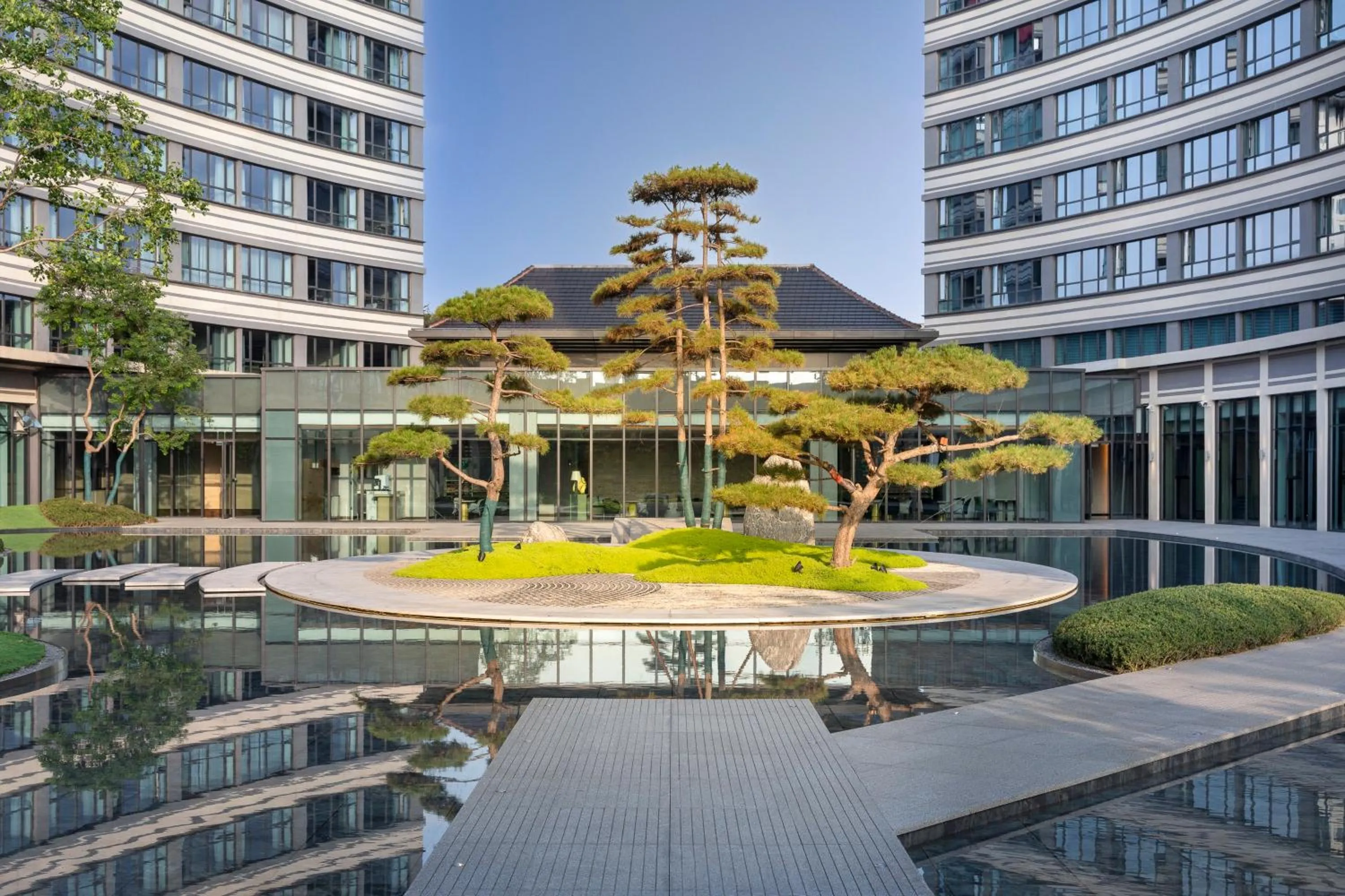 Property building in Holiday Inn Xianyang Shuangzhao Lake by IHG