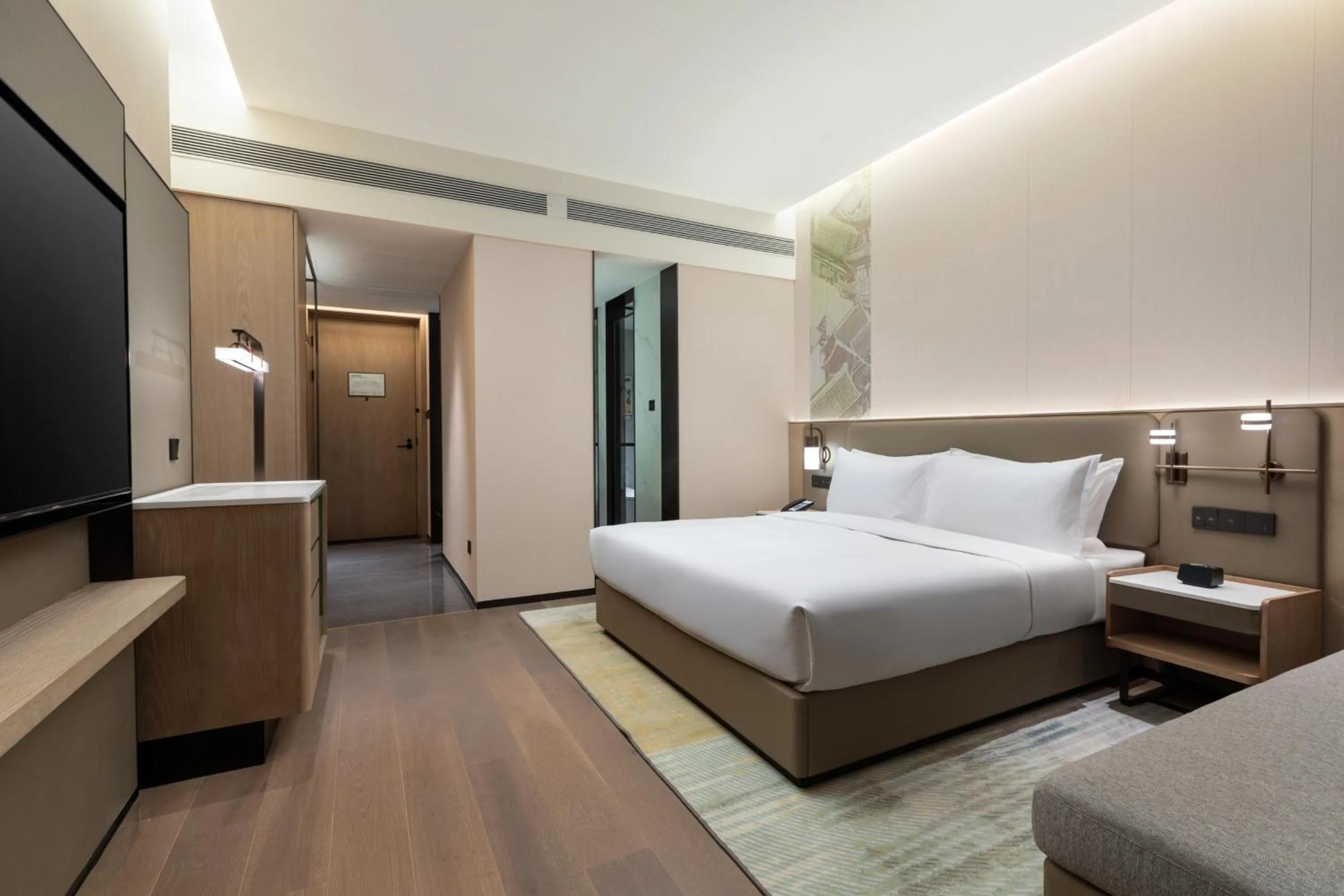 Photo of the whole room, Bed in Holiday Inn Xianyang Shuangzhao Lake by IHG