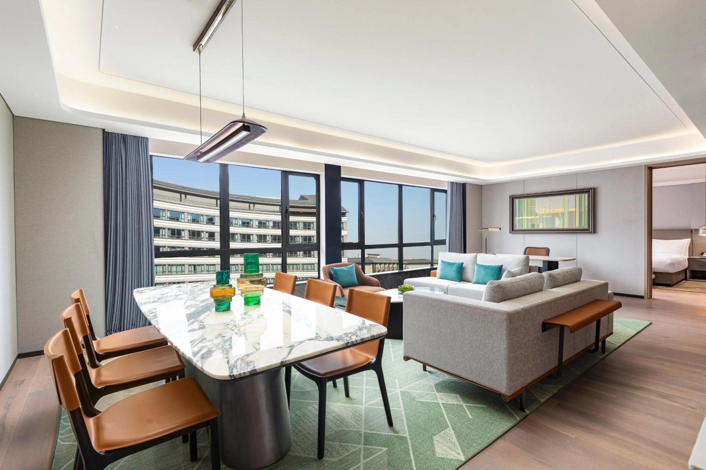 Photo of the whole room, Bed in Holiday Inn Xianyang Shuangzhao Lake by IHG