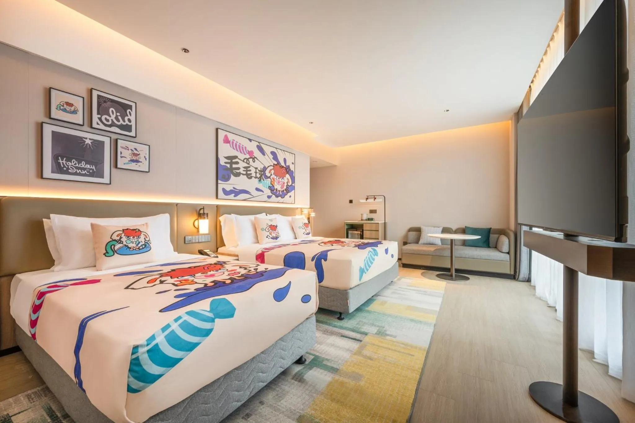 Photo of the whole room, Bed in Holiday Inn Shanghai Tourism Zone by IHG